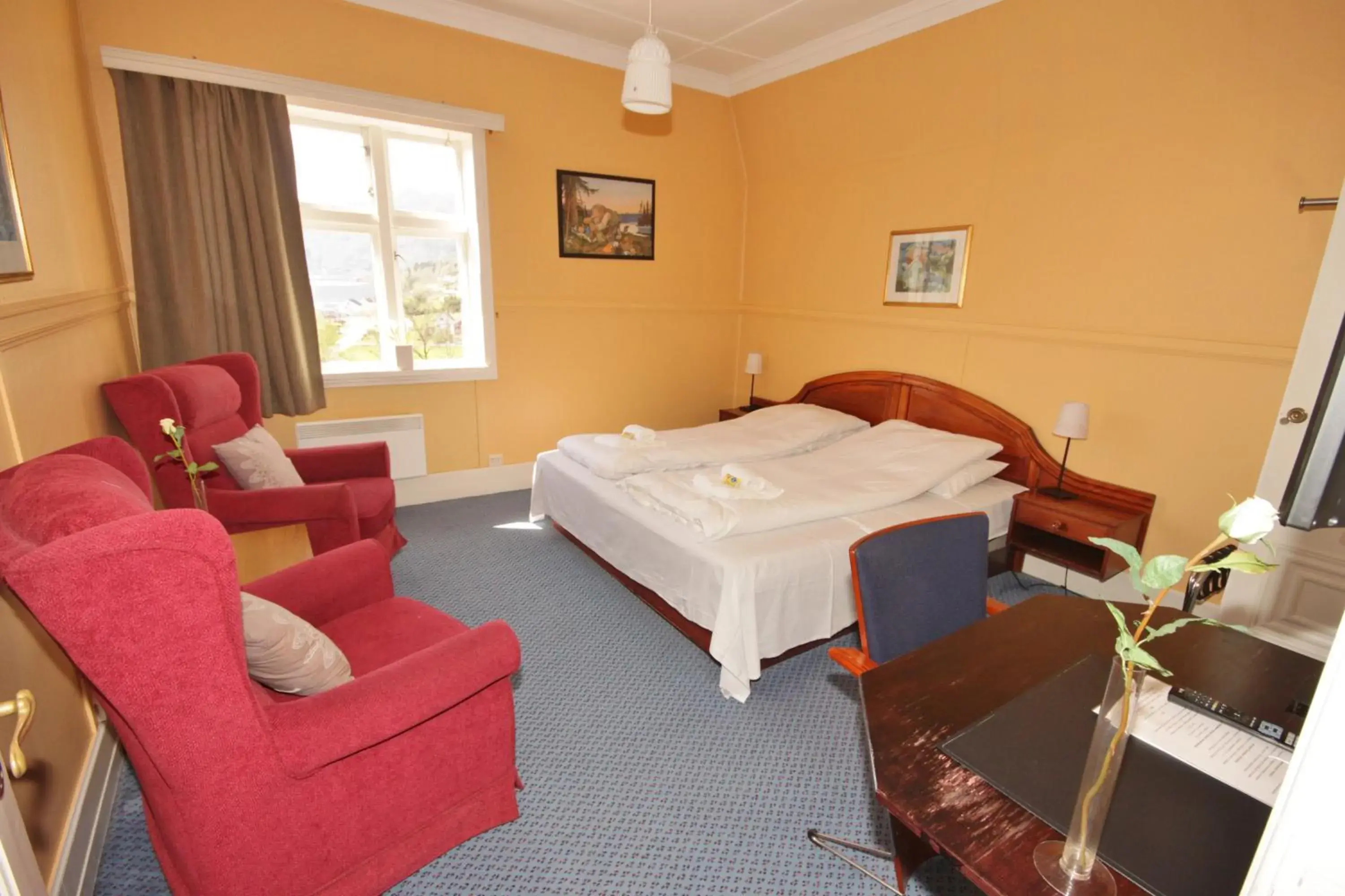 Triple Room with Sea View in Sauda Fjordhotell Triple Room with Sea View in Sauda Fjordhotell