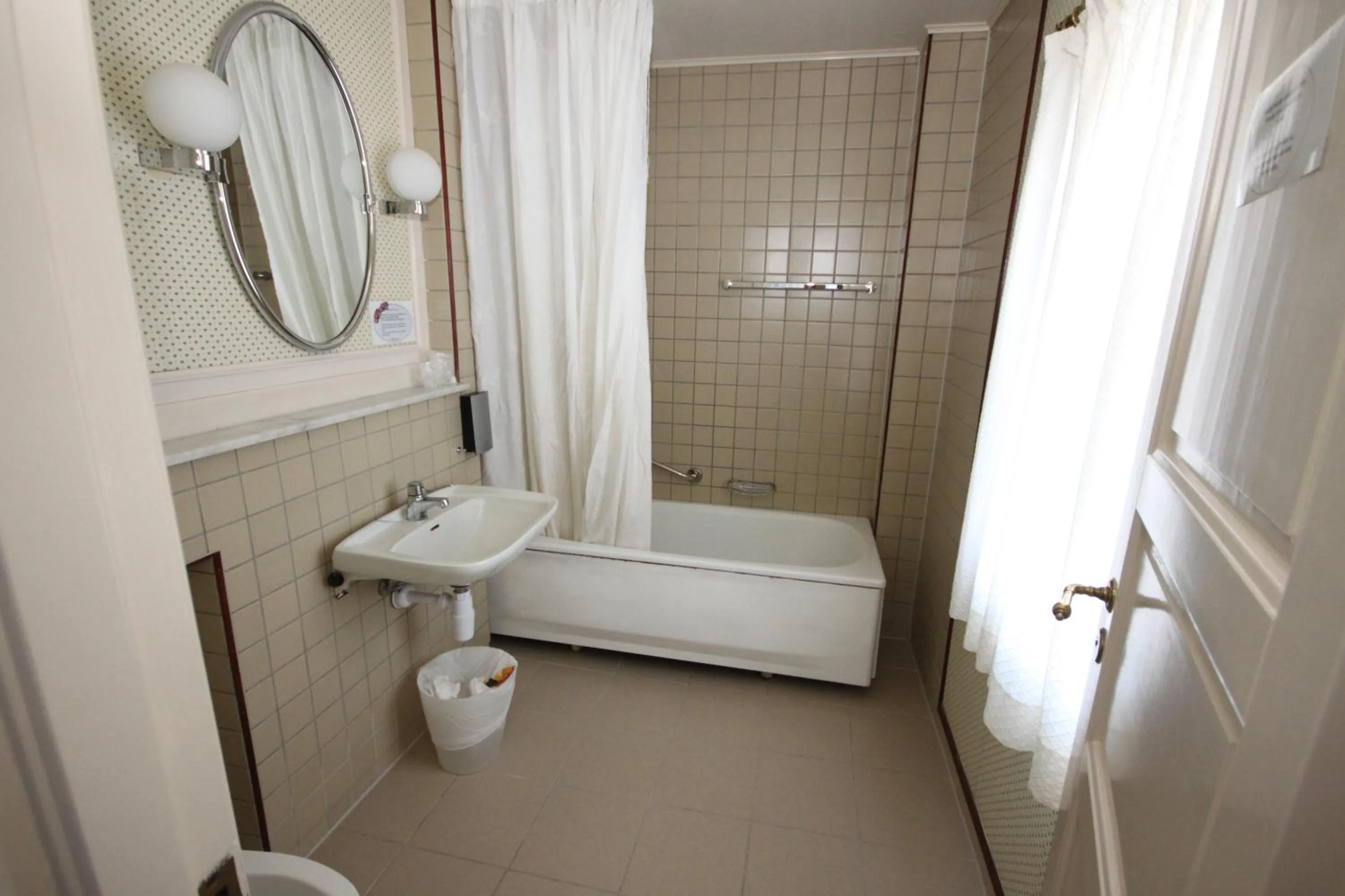 Bathroom in Sauda Fjordhotell