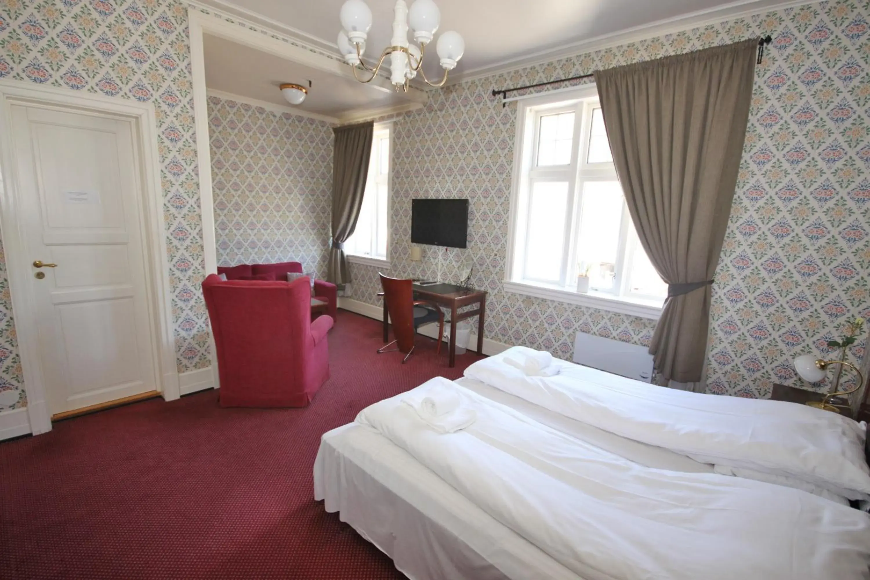 Family Room with Mountain View in Sauda Fjordhotell Family Room with Mountain View in Sauda Fjordhotell