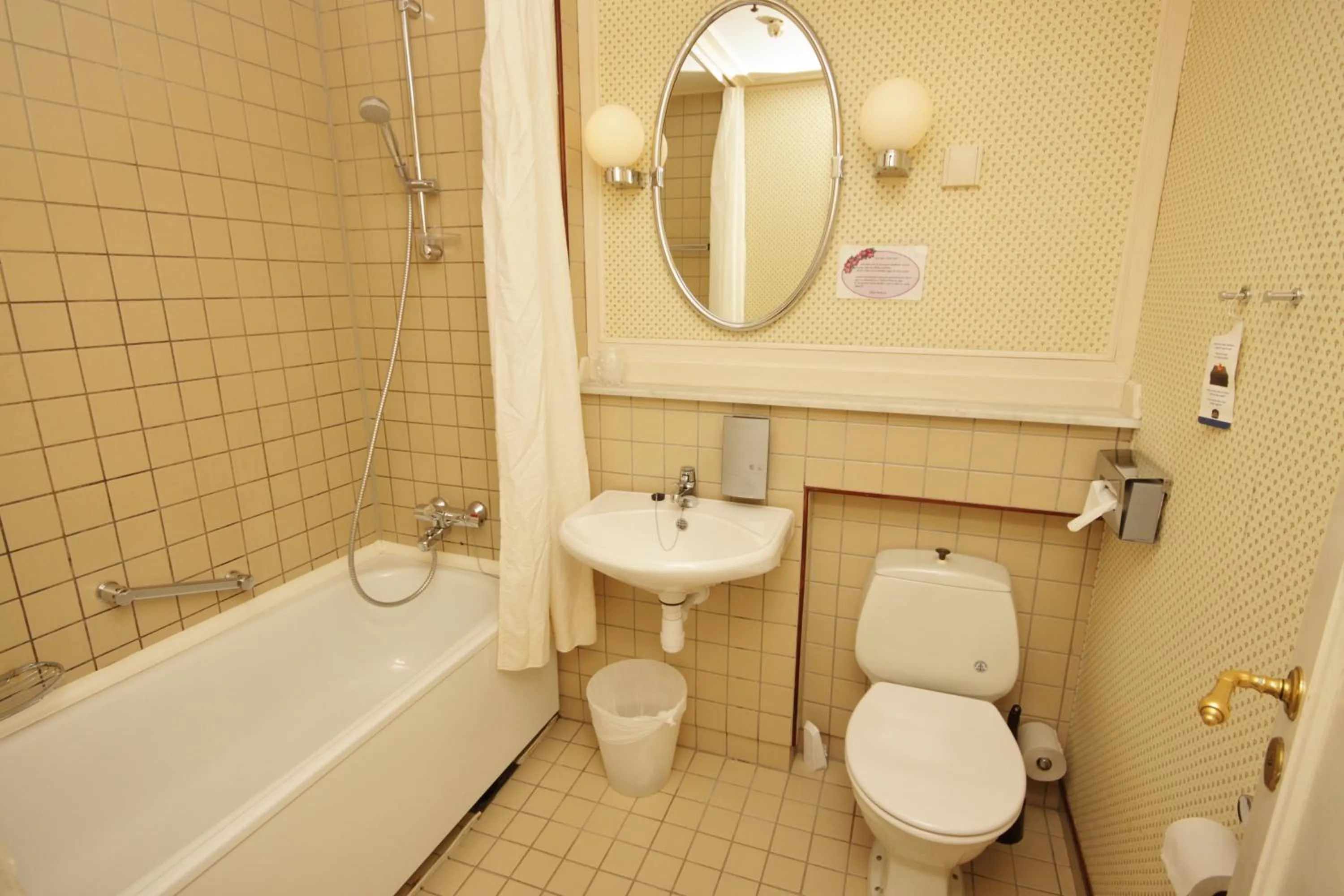 Bathroom in Sauda Fjordhotell