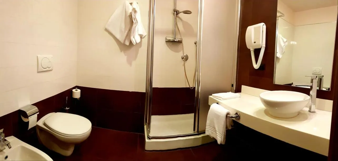 Bathroom in Albergo Ristorante Il Delfino