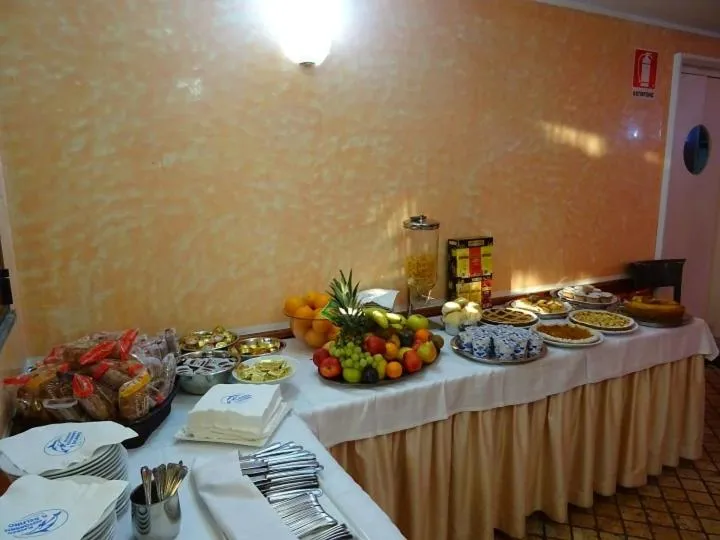 Food and drinks in Albergo Ristorante Il Delfino