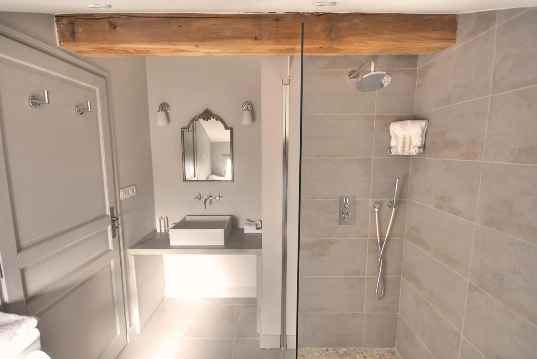 Shower in Château Les Carrasses