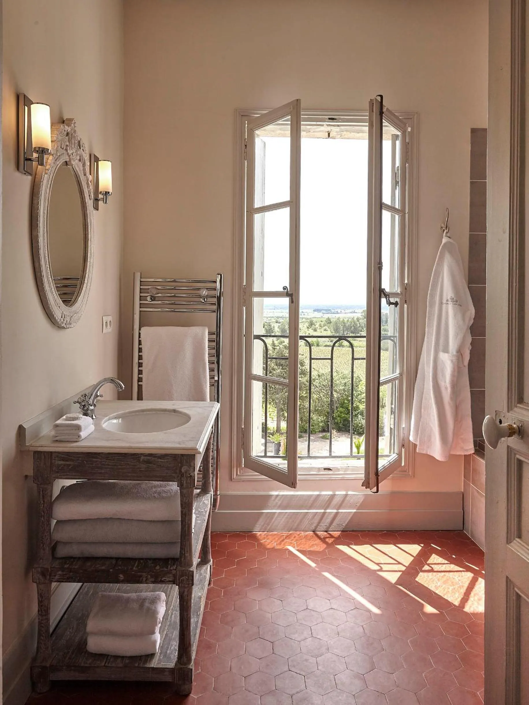Bathroom, Bed in Château Les Carrasses