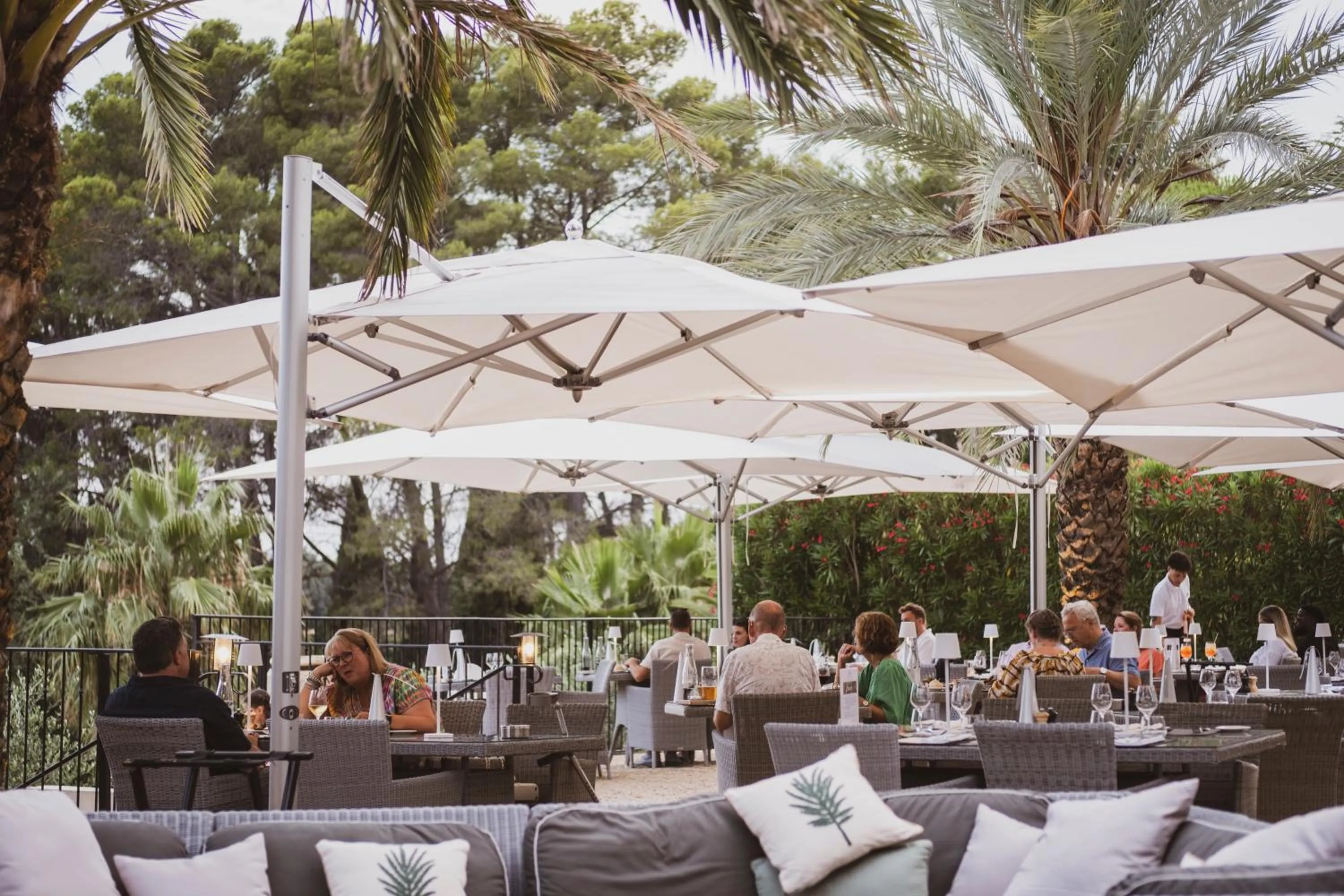 Restaurant/places to eat in Château Les Carrasses