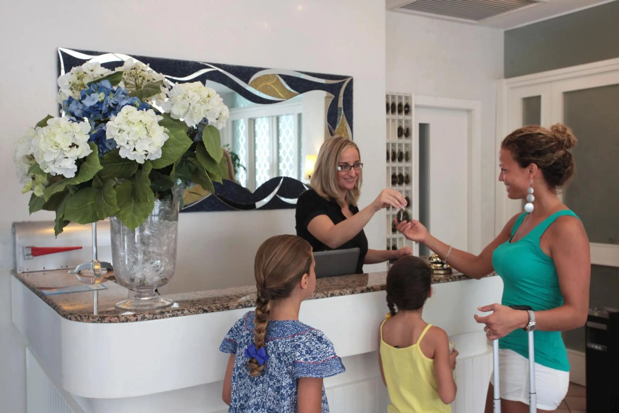 Staff in Family Hotel Antibes -50m dal mare -