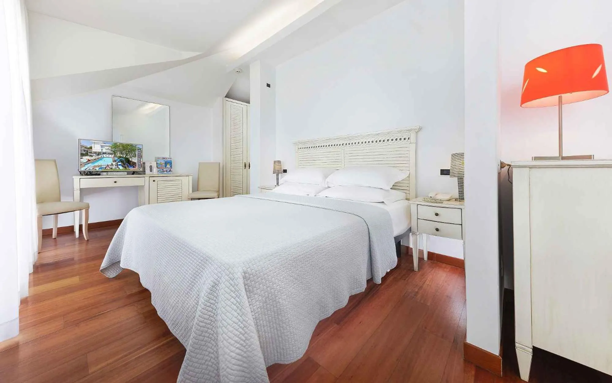 TV and multimedia, Bed in Family Hotel Antibes -50m dal mare -