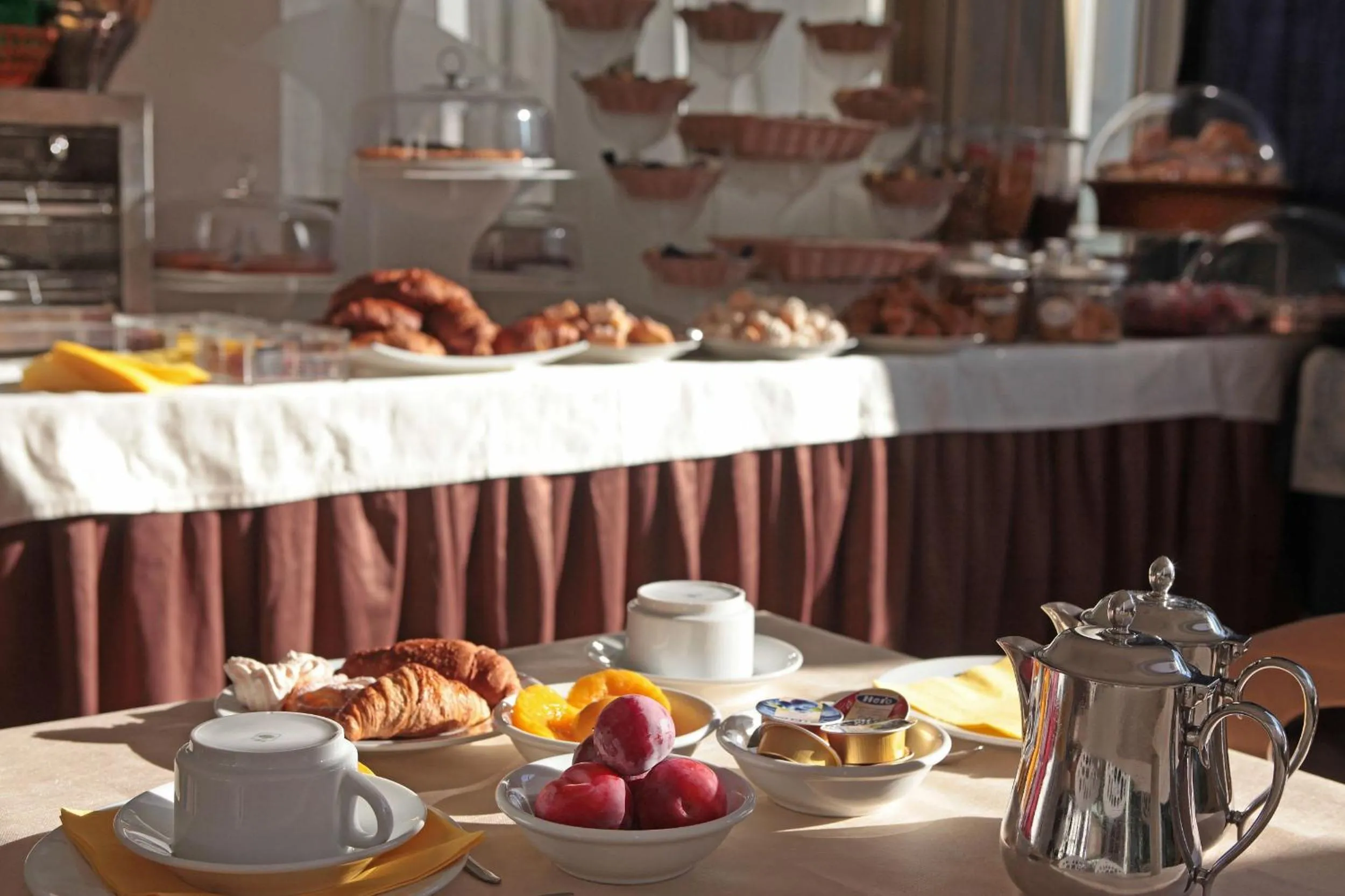 Restaurant/places to eat in Family Hotel Antibes -50m dal mare -