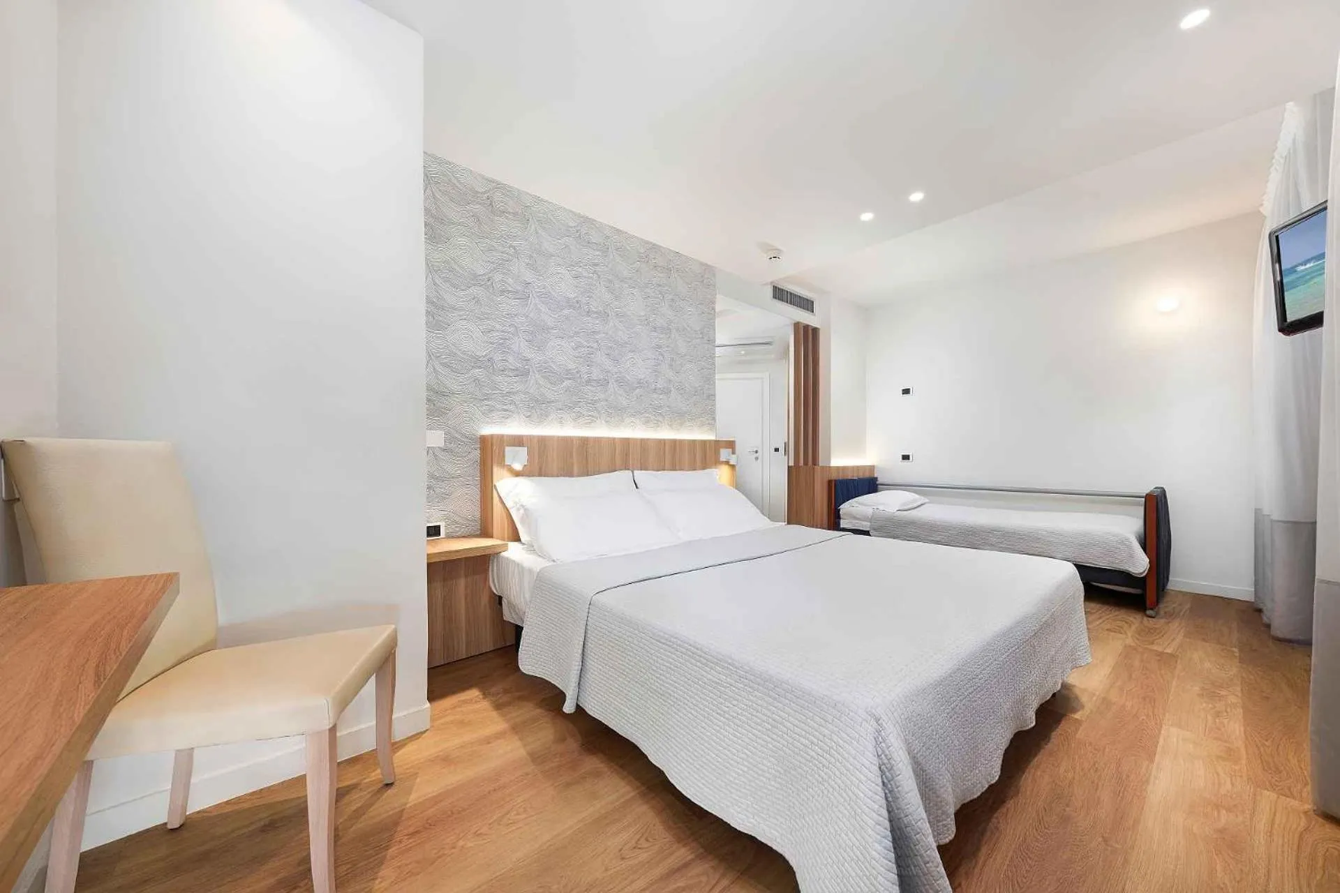 Bed in Family Hotel Antibes -50m dal mare -