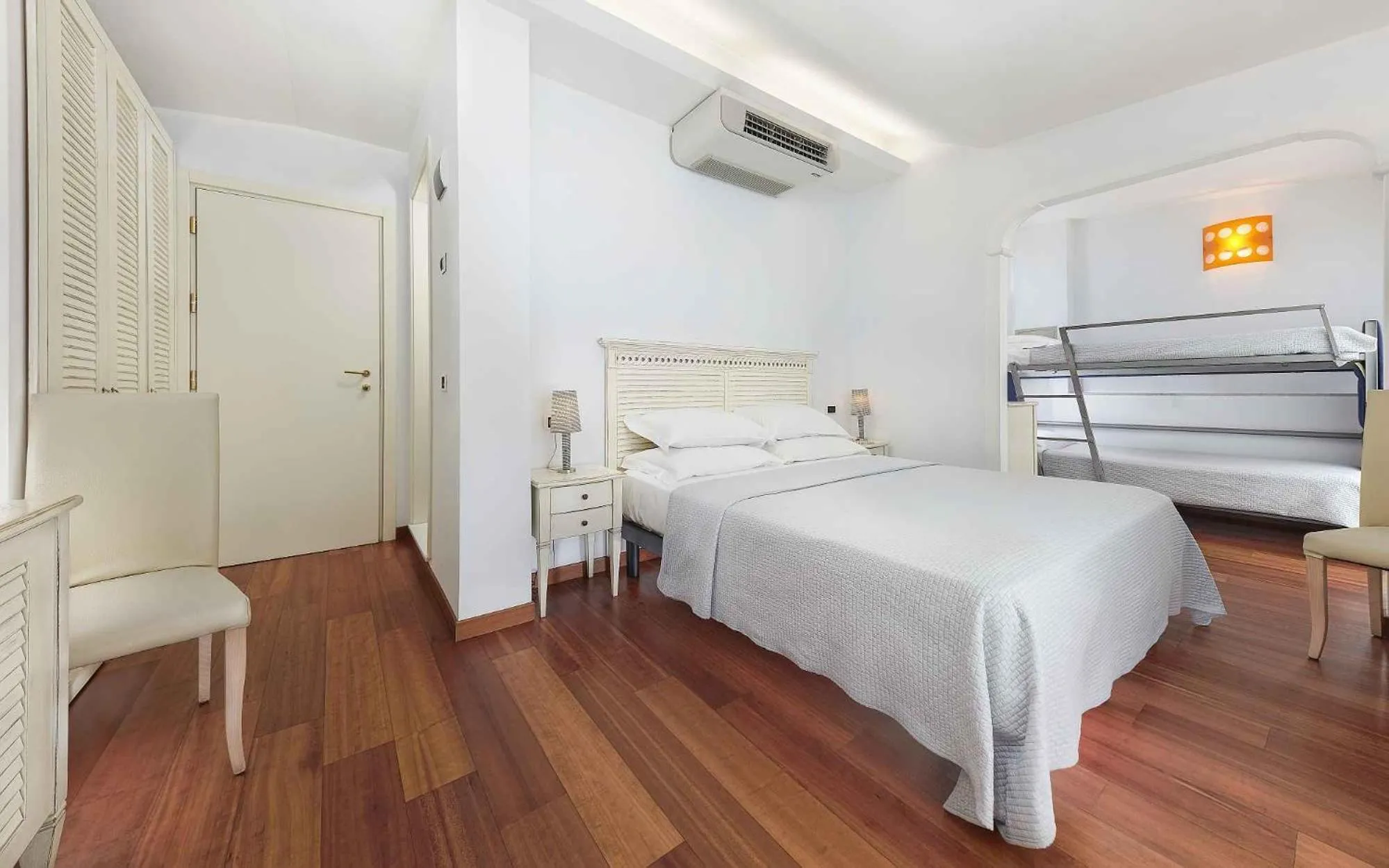 Photo of the whole room, Bed in Family Hotel Antibes -50m dal mare -