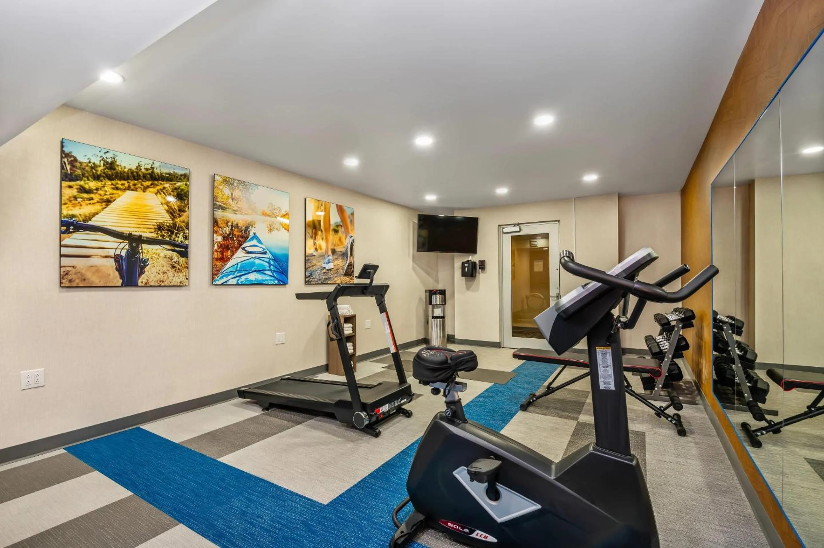 Fitness centre/facilities in Comfort Inn & Suites