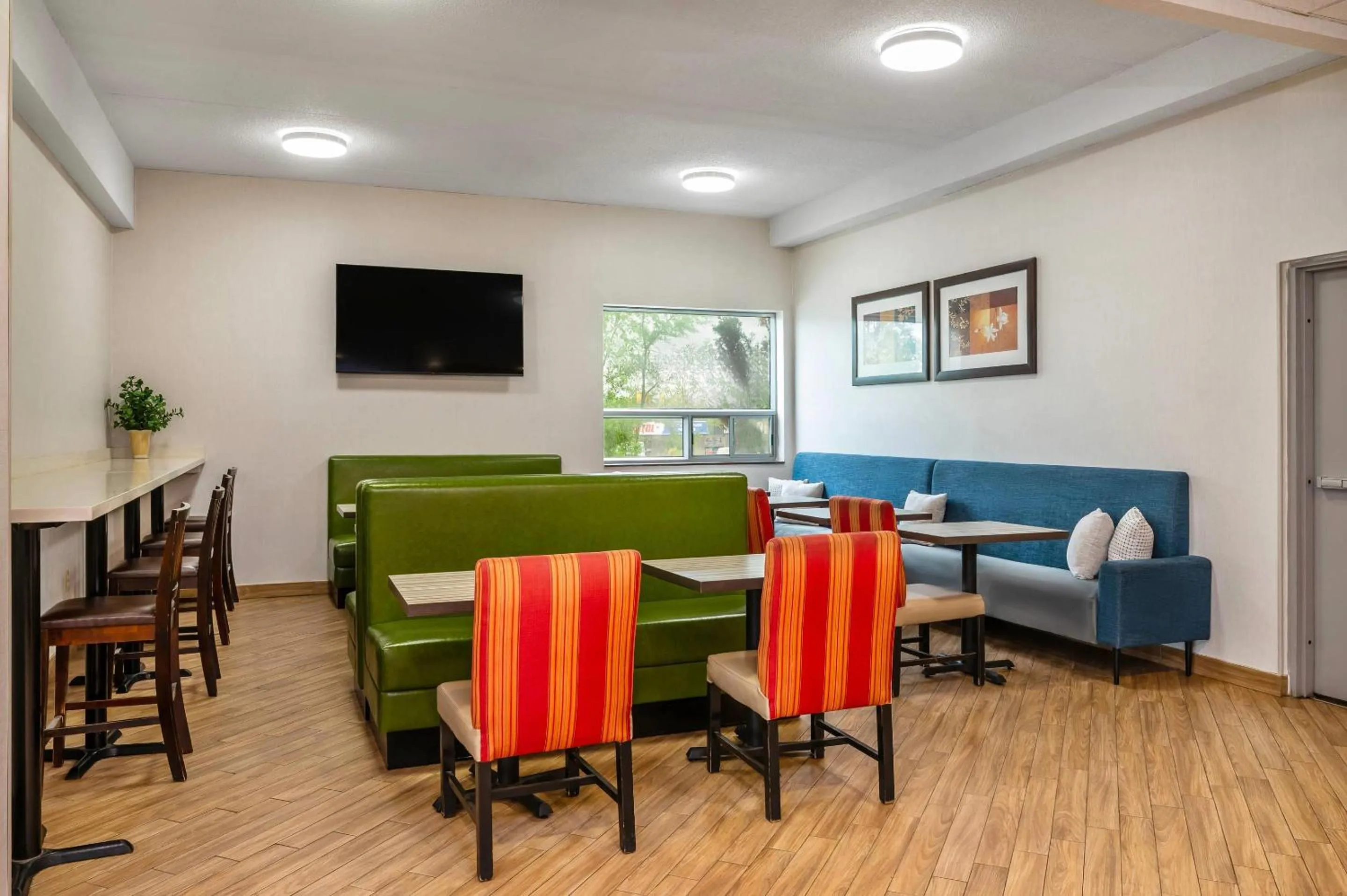 Breakfast in Comfort Inn & Suites