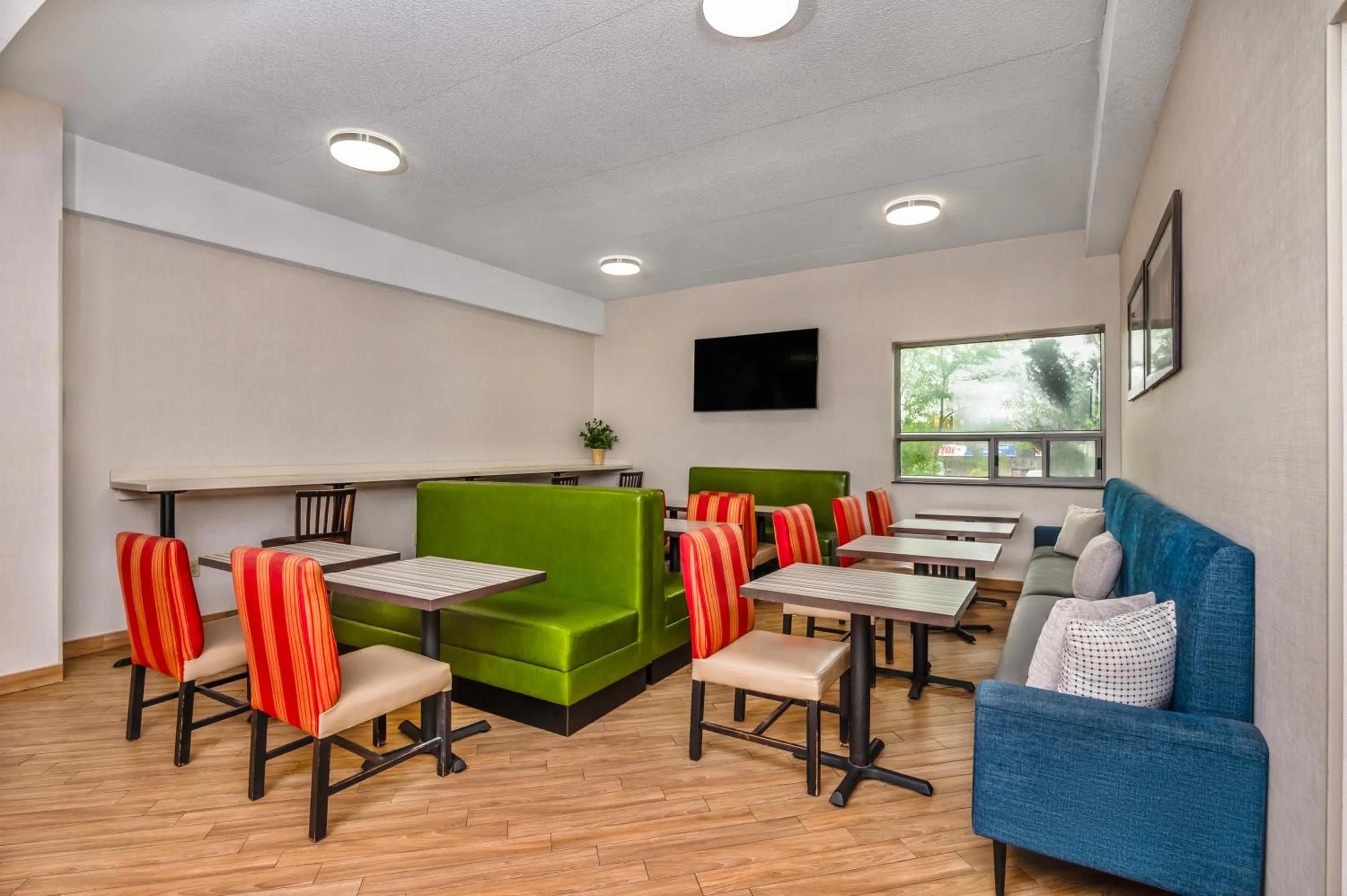 Breakfast in Comfort Inn & Suites