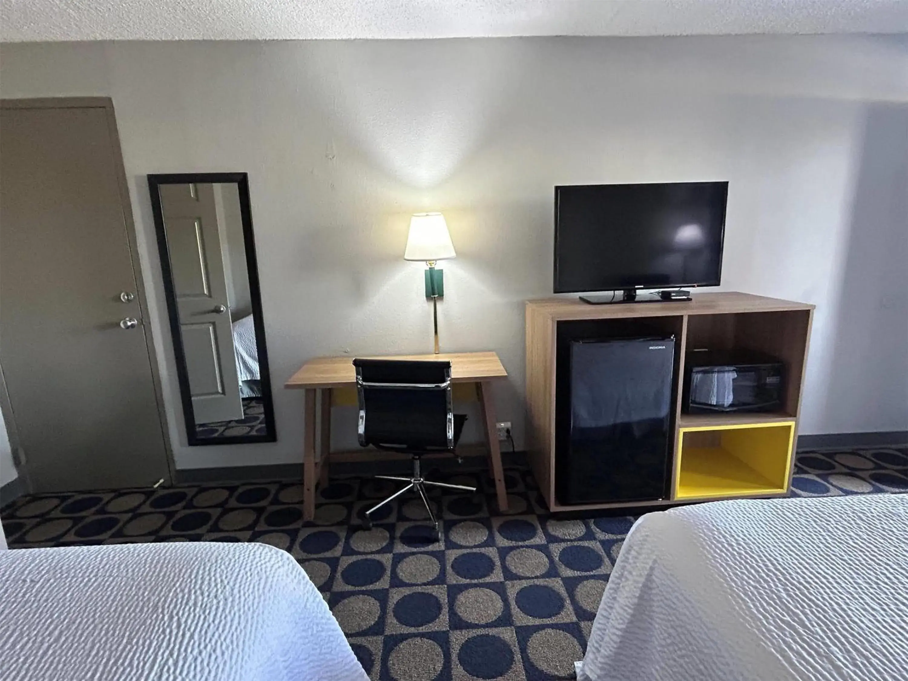 Photo of the whole room, Bed in Days Inn by Wyndham Byron Photo of the whole room, Bed in Days Inn by Wyndham Byron