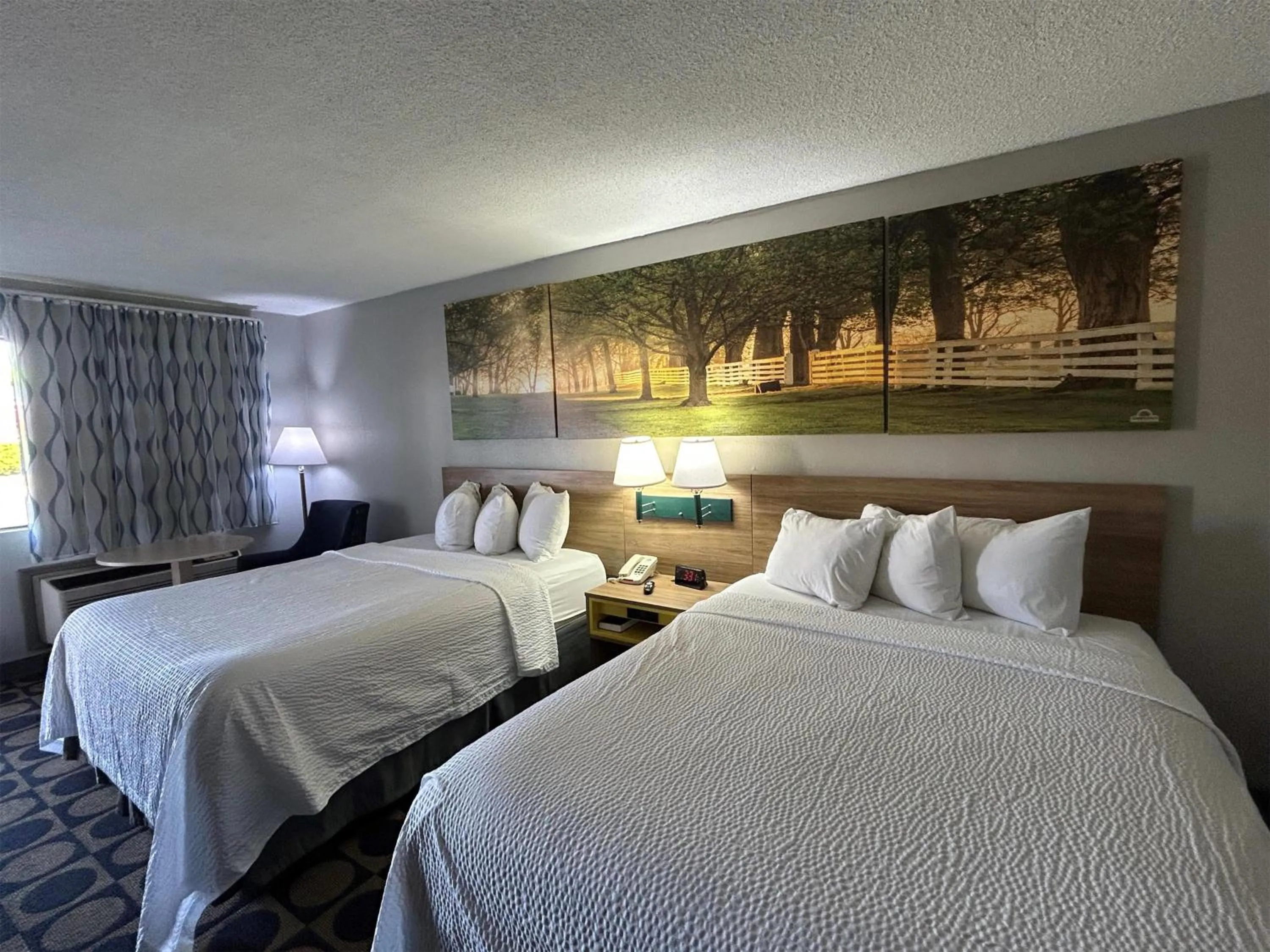 Photo of the whole room, Bed in Days Inn by Wyndham Byron