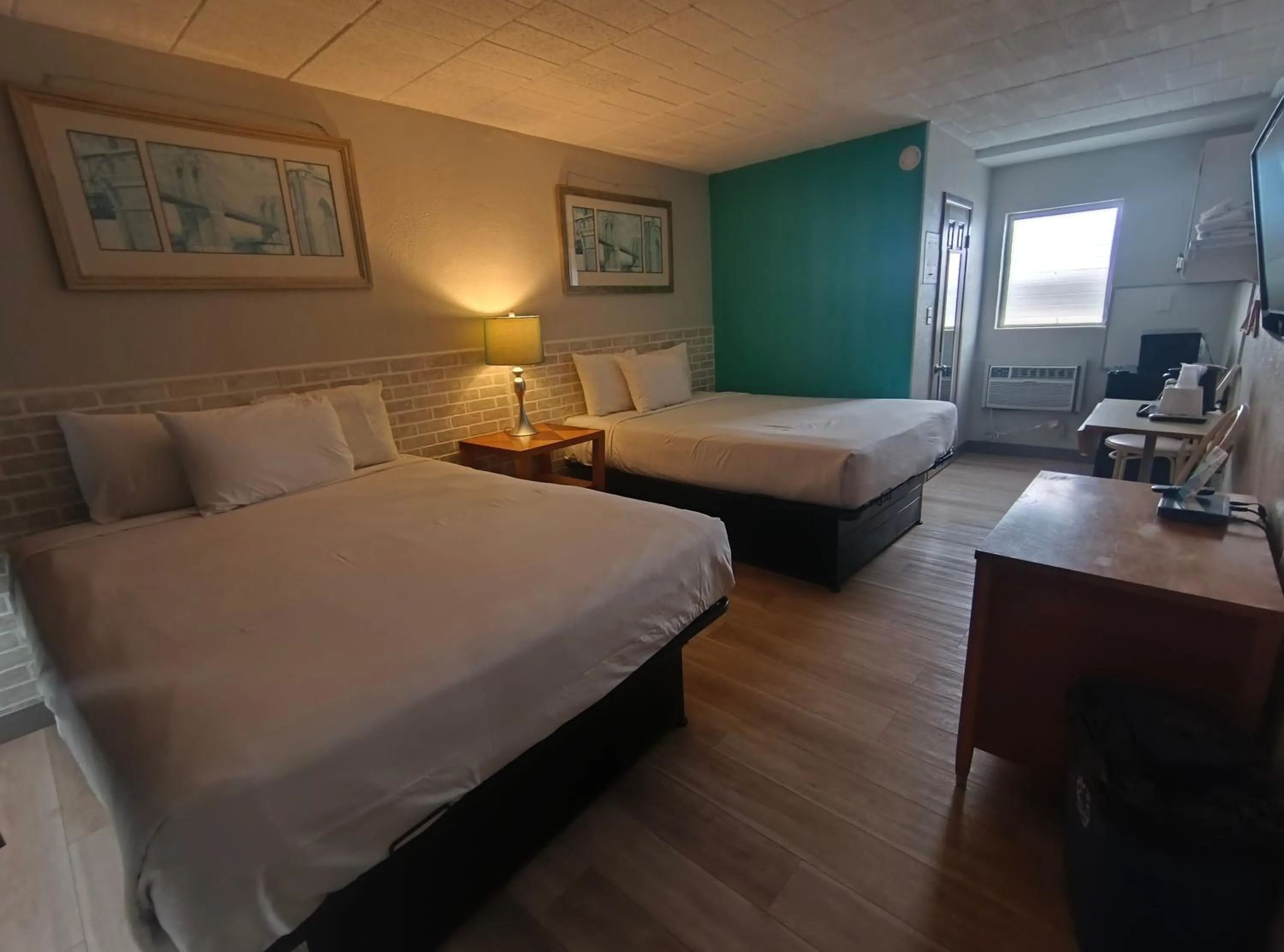 Bed in Monaco Motel - Wildwood Beach & Boardwalk