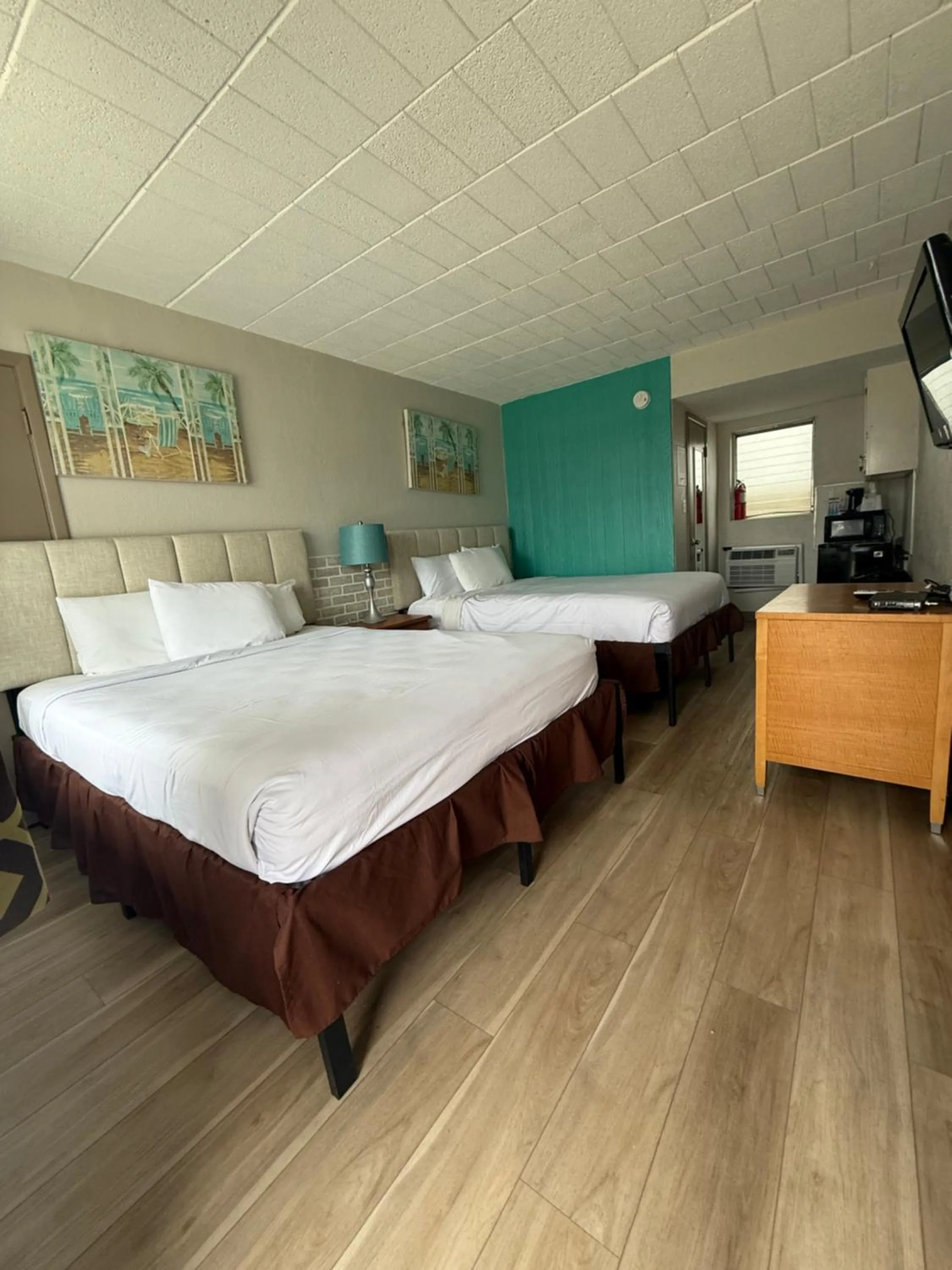 Bed in Monaco Motel - Wildwood Beach & Boardwalk