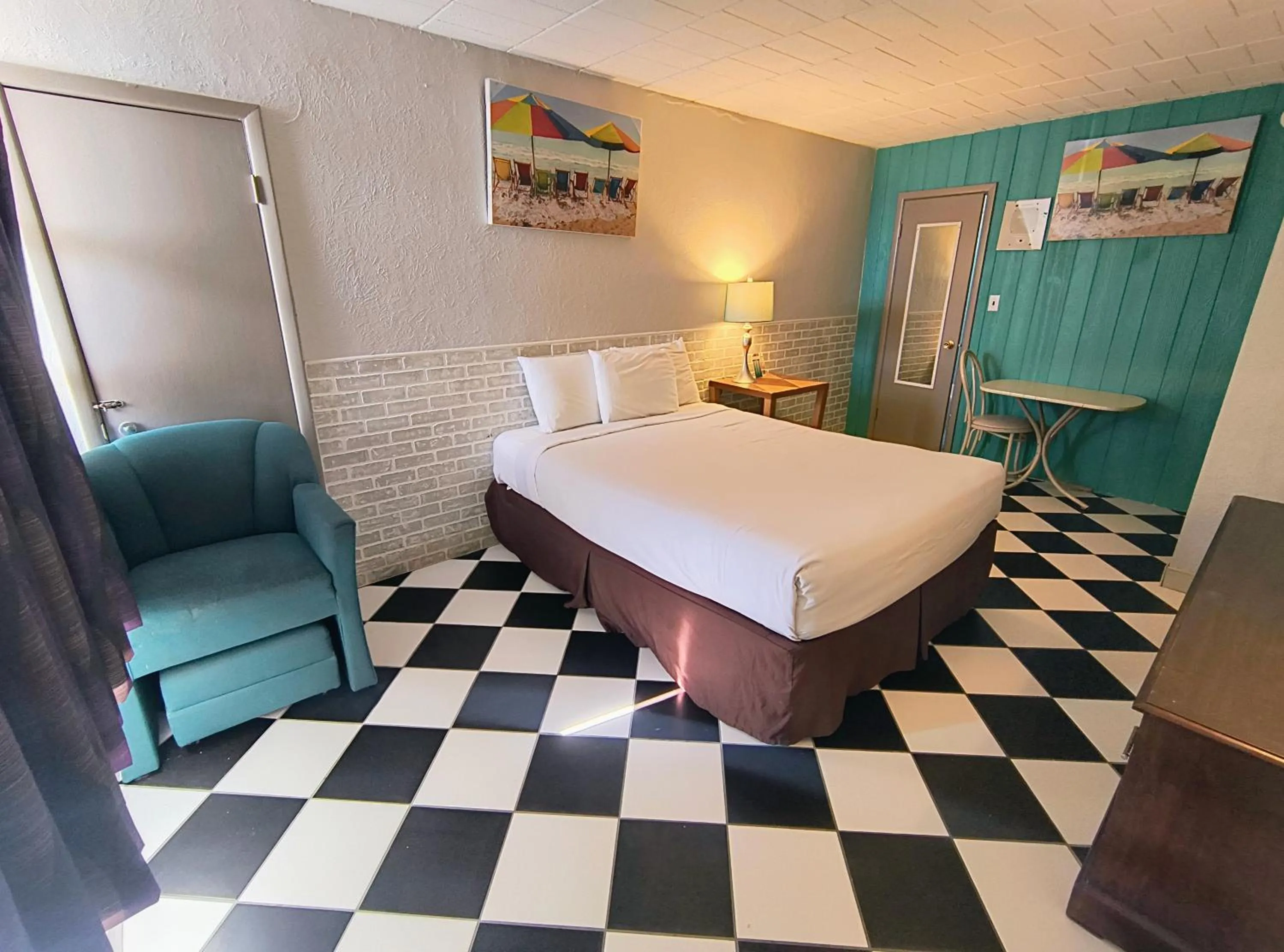 Bed in Monaco Motel - Wildwood Beach & Boardwalk