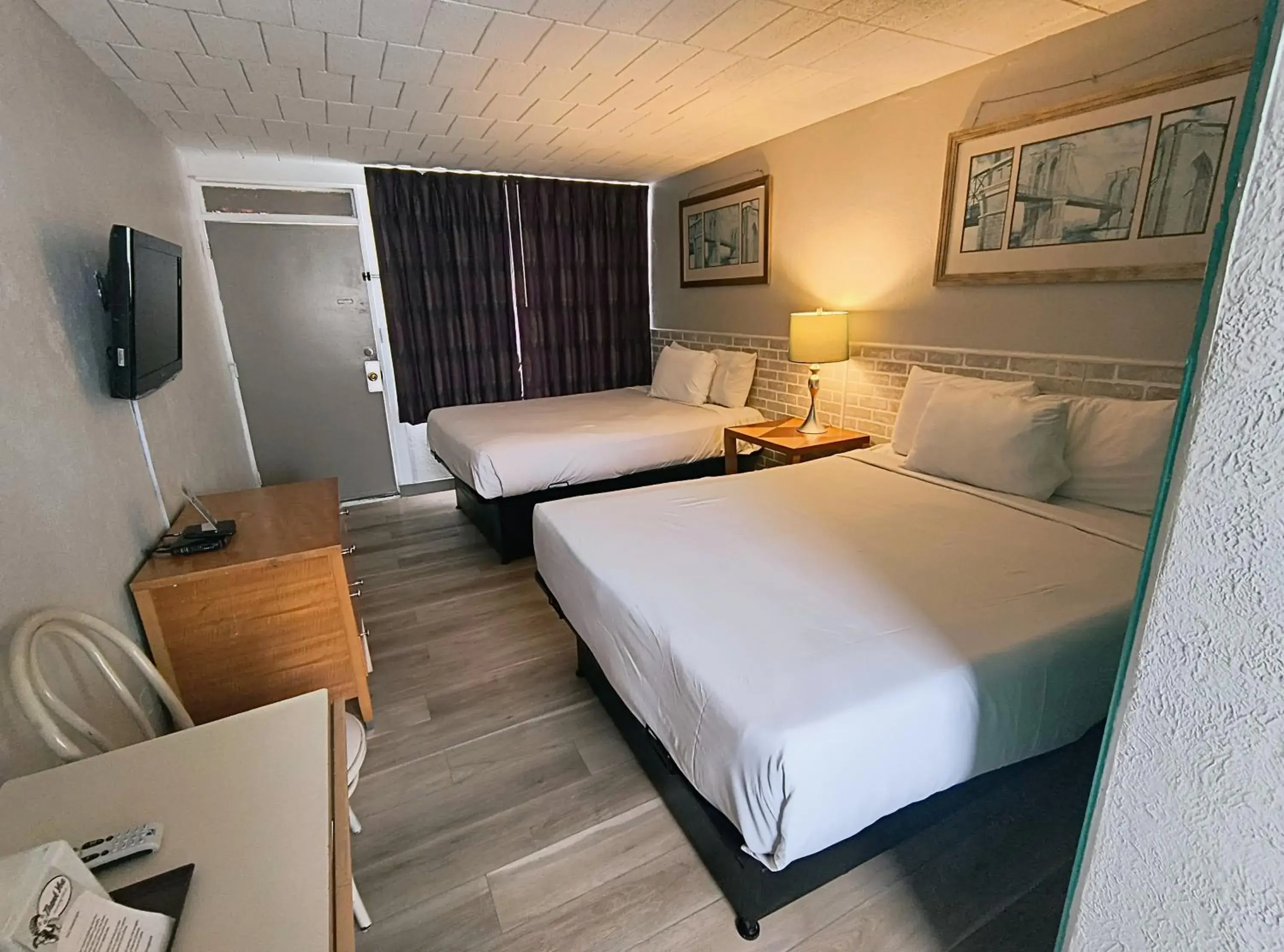 Bed in Monaco Motel - Wildwood Beach & Boardwalk Bed in Monaco Motel - Wildwood Beach & Boardwalk