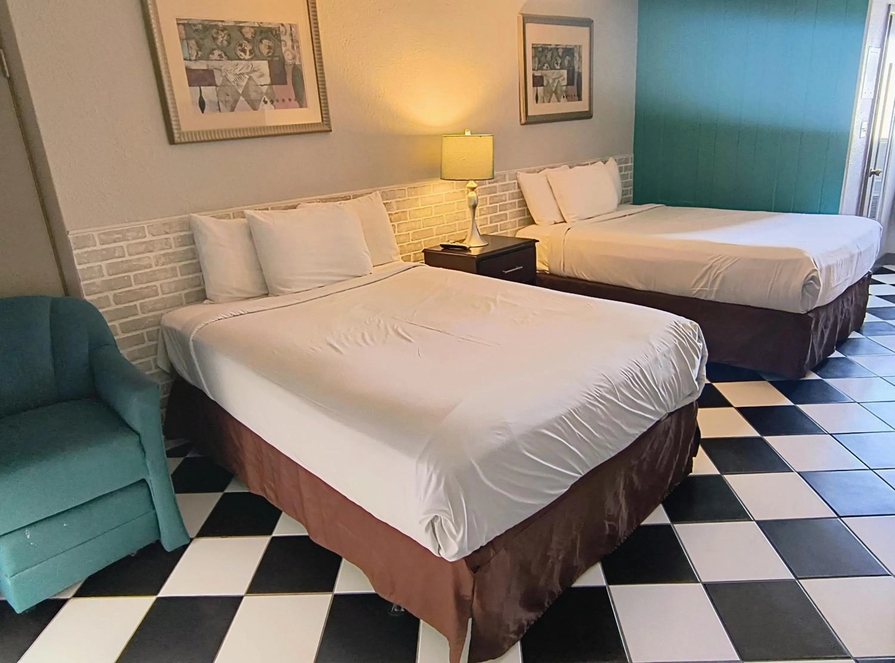 Bed in Monaco Motel - Wildwood Beach & Boardwalk