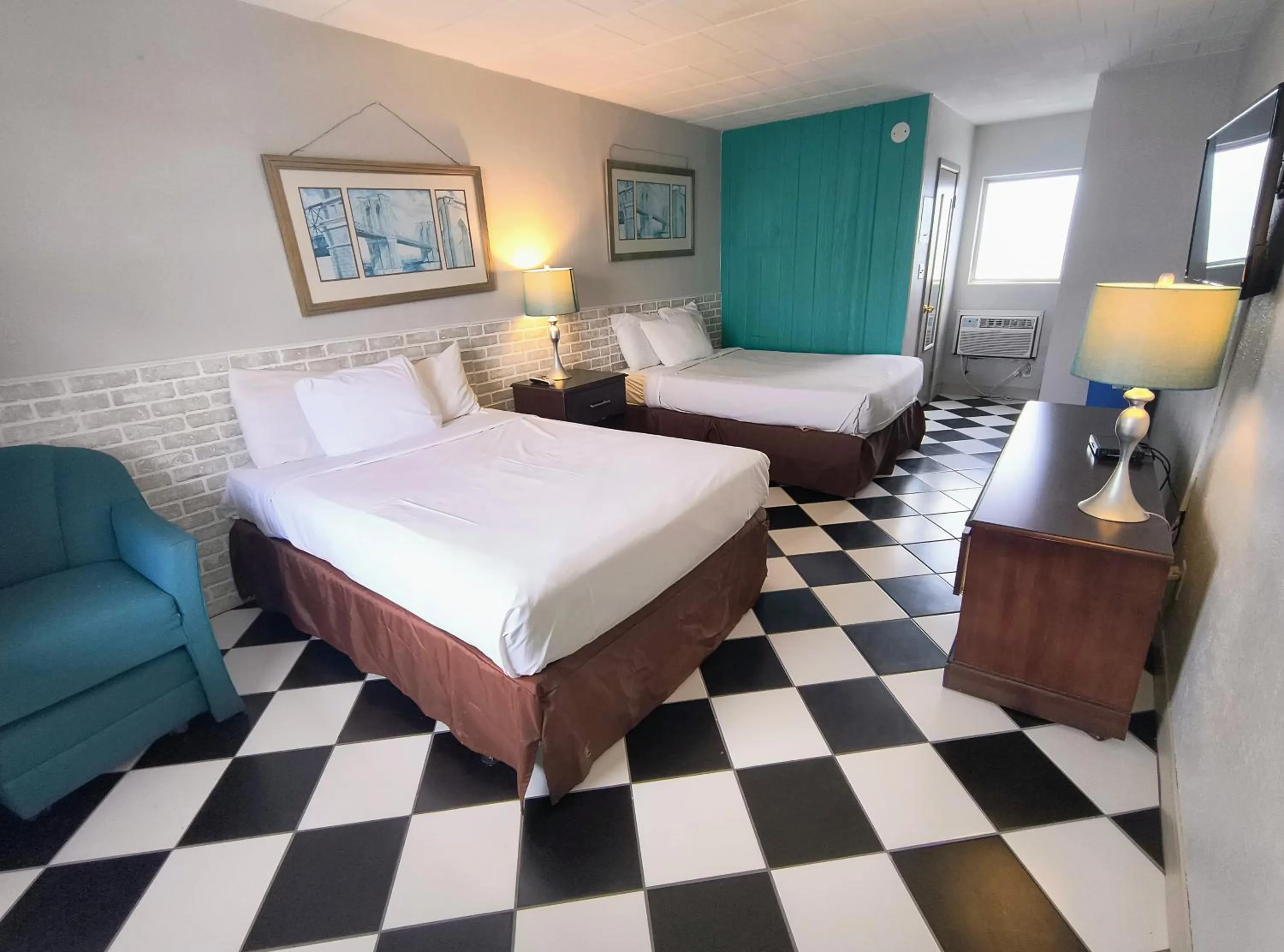 Bed in Monaco Motel - Wildwood Beach & Boardwalk