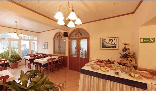 Restaurant/places to eat in Hotel Stanger