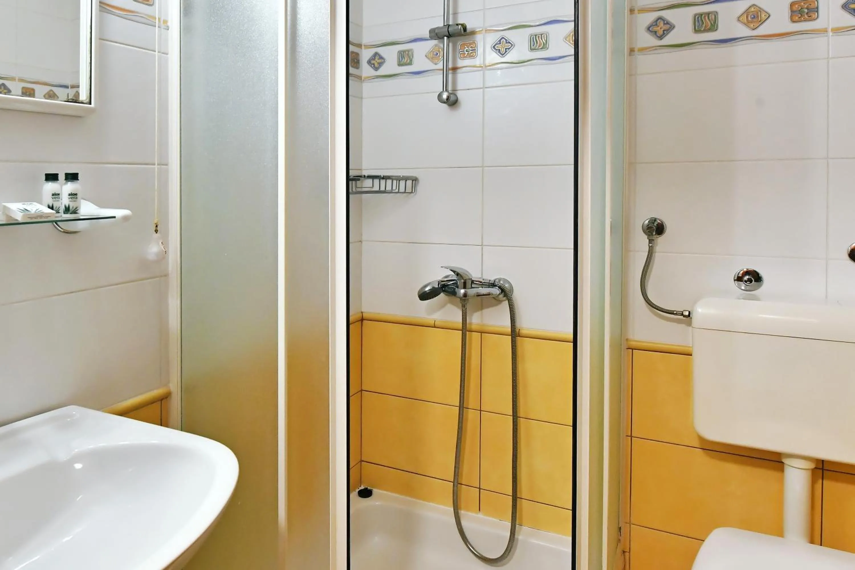 Shower in Hotel Stanger