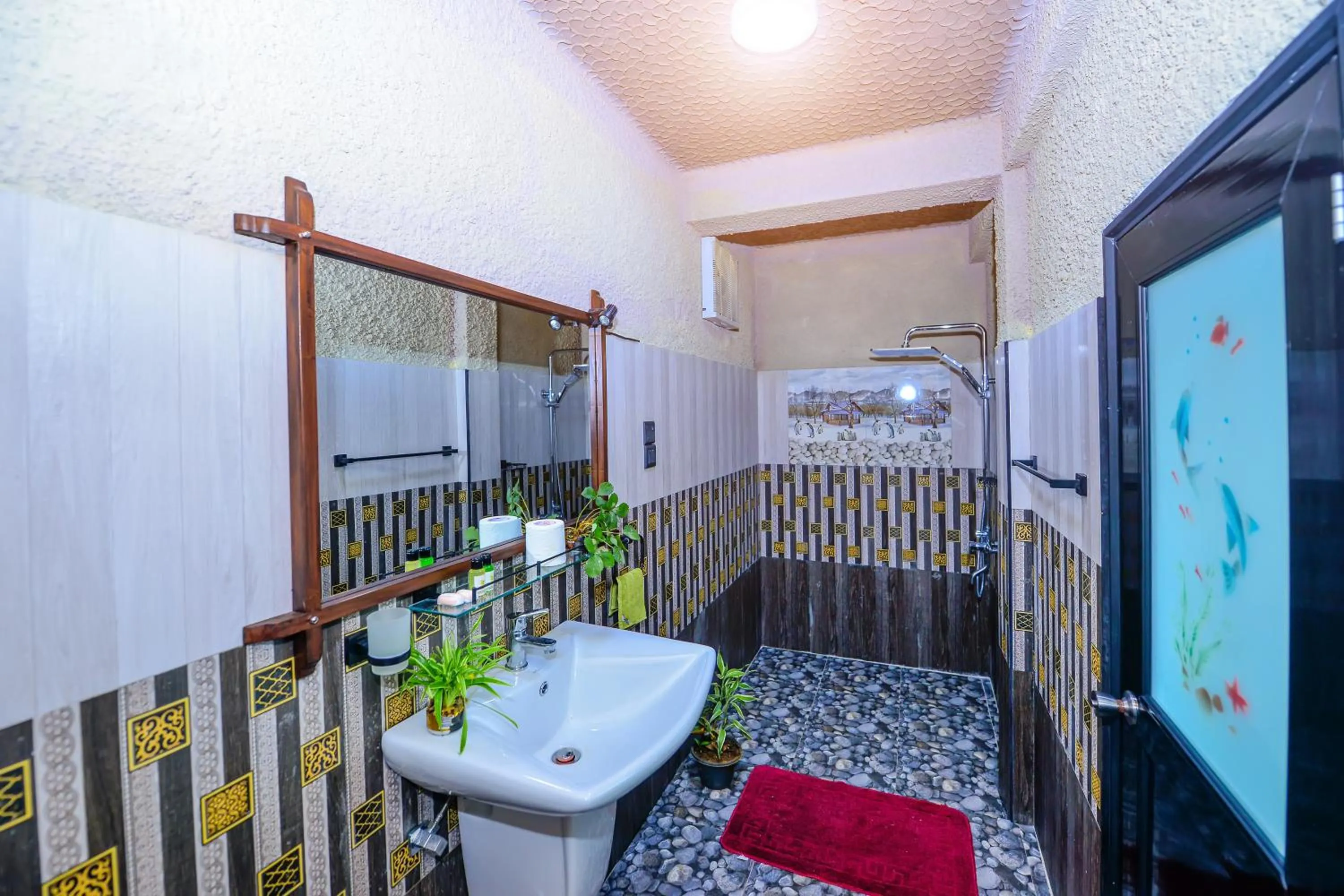 Bathroom, Bed in Royal Mount Ella