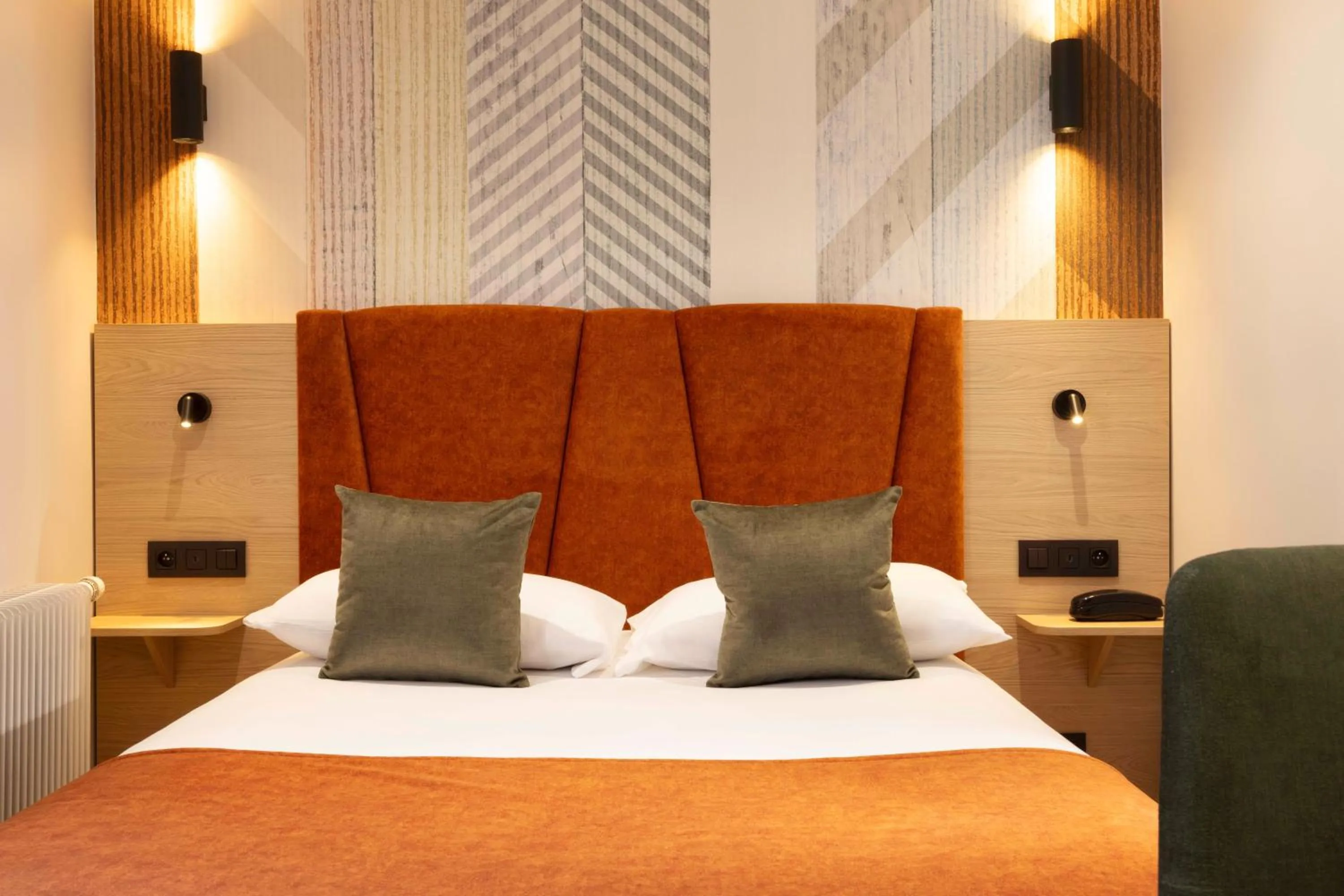 Bed in Hotel Espace Champerret