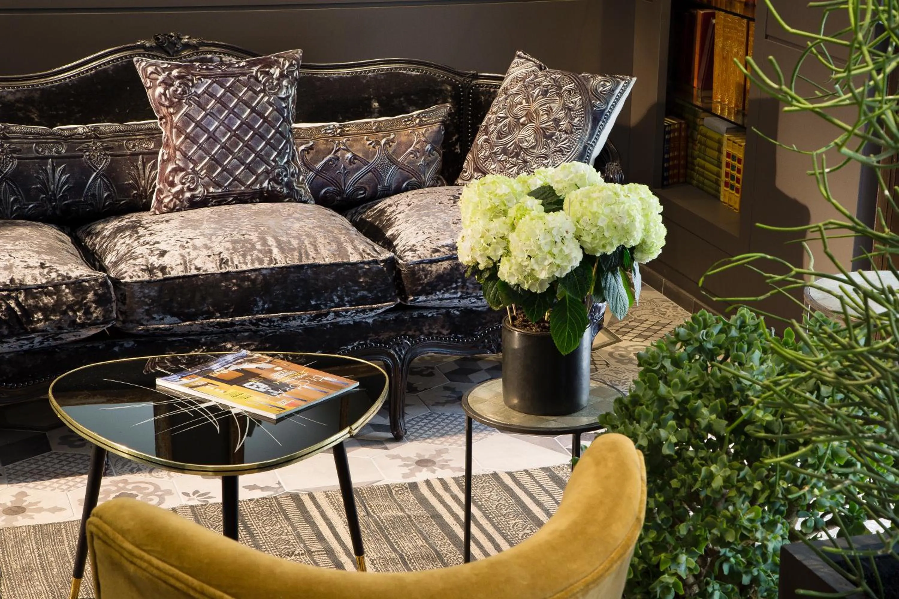 Lounge or bar in Hotel Espace Champerret