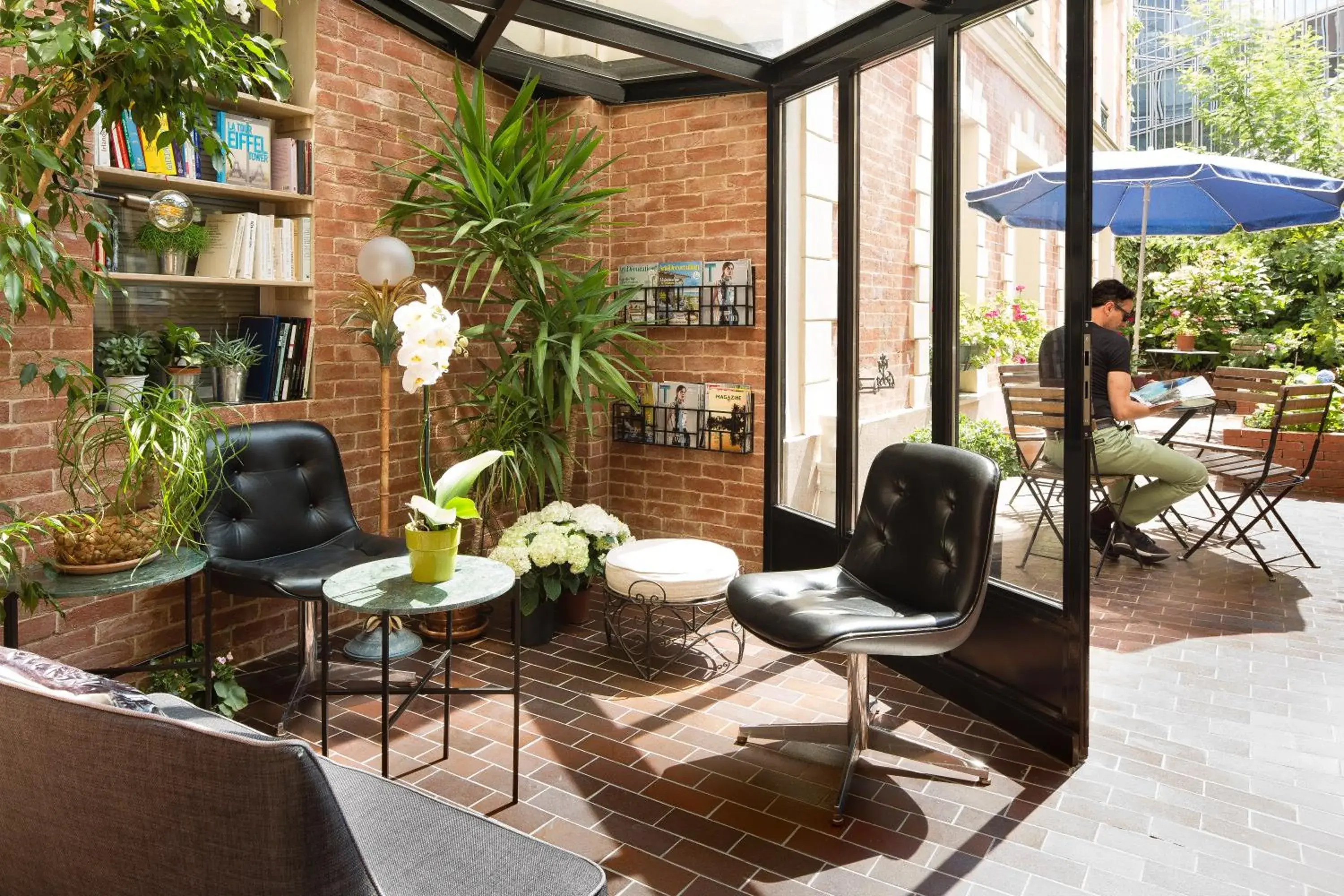 Lounge or bar in Hotel Espace Champerret Lounge or bar in Hotel Espace Champerret