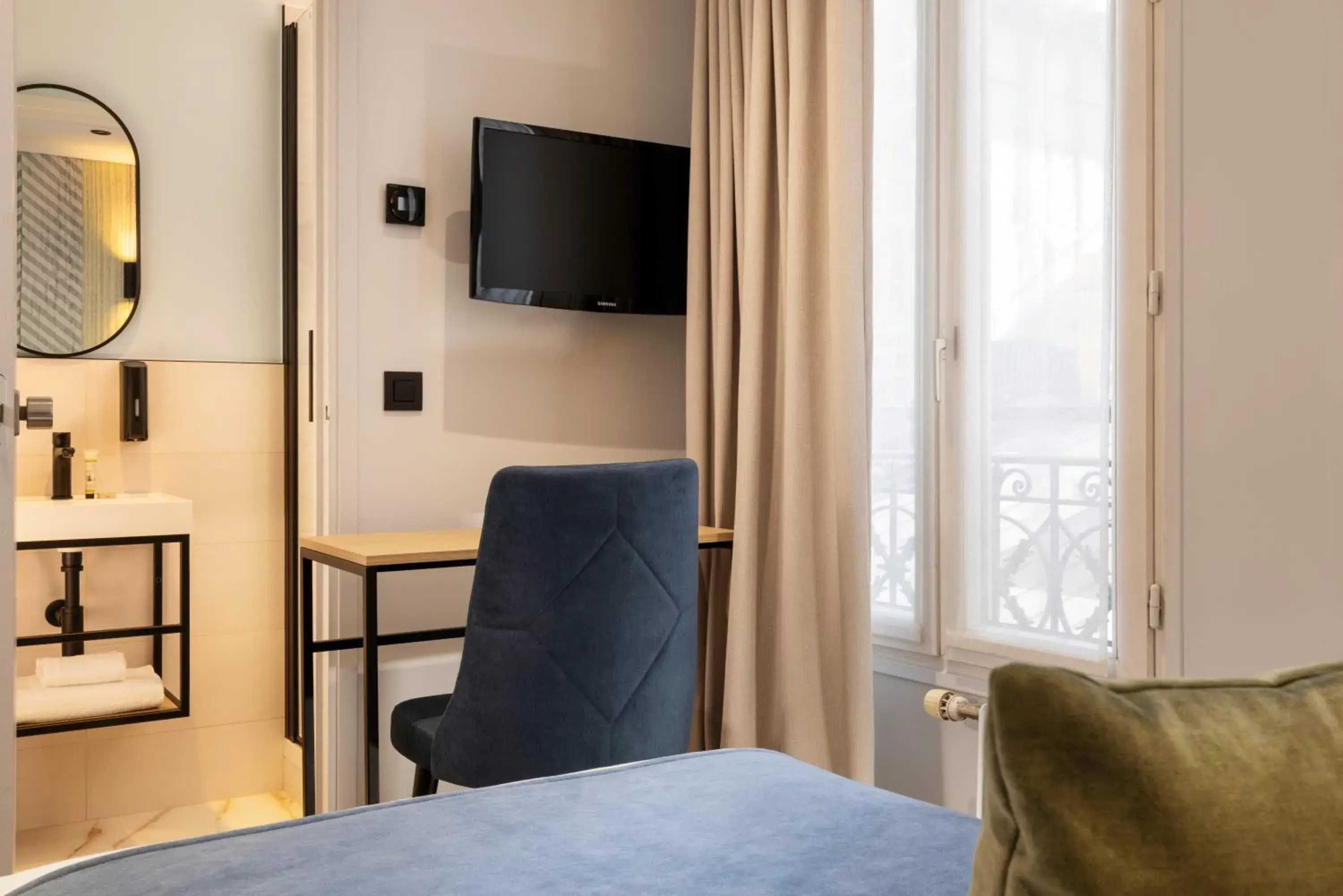 Bed in Hotel Espace Champerret Bed in Hotel Espace Champerret