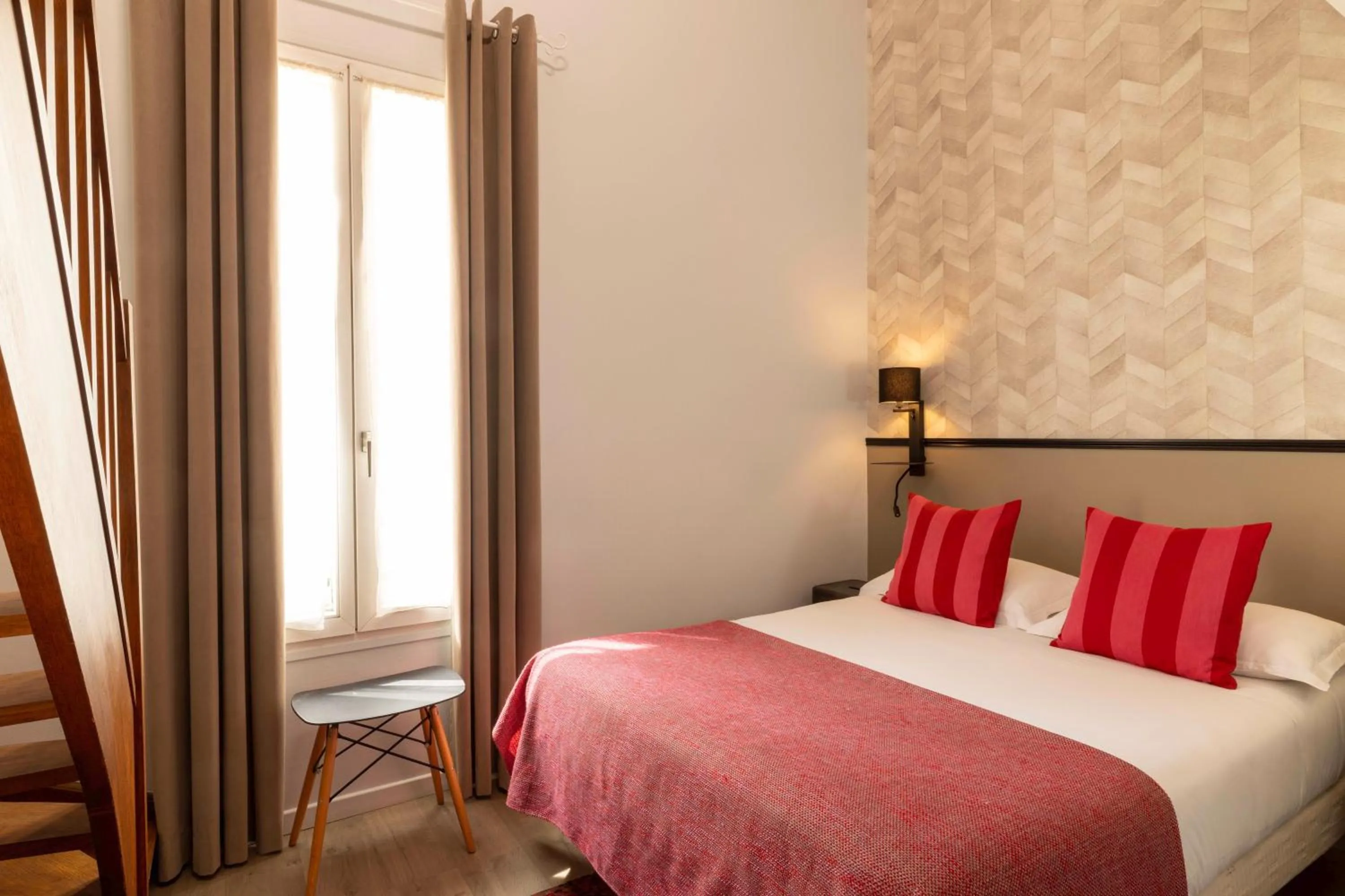 Bed in Hotel Espace Champerret