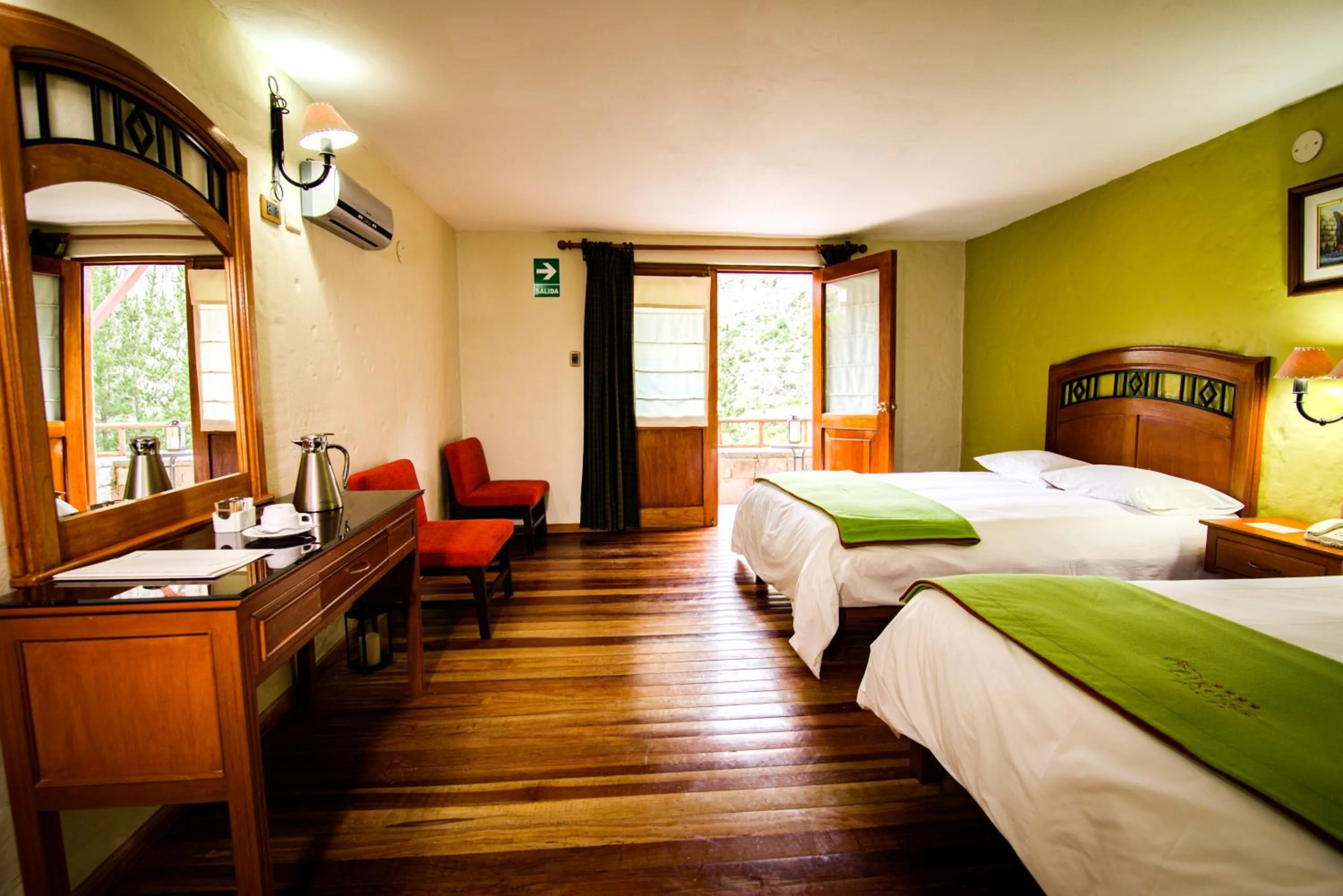 Double Room with Two Double Beds in Hotel El Refugio d'Elise