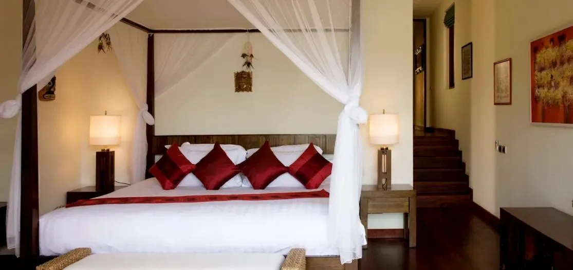 Bed in Dhevatara Cove