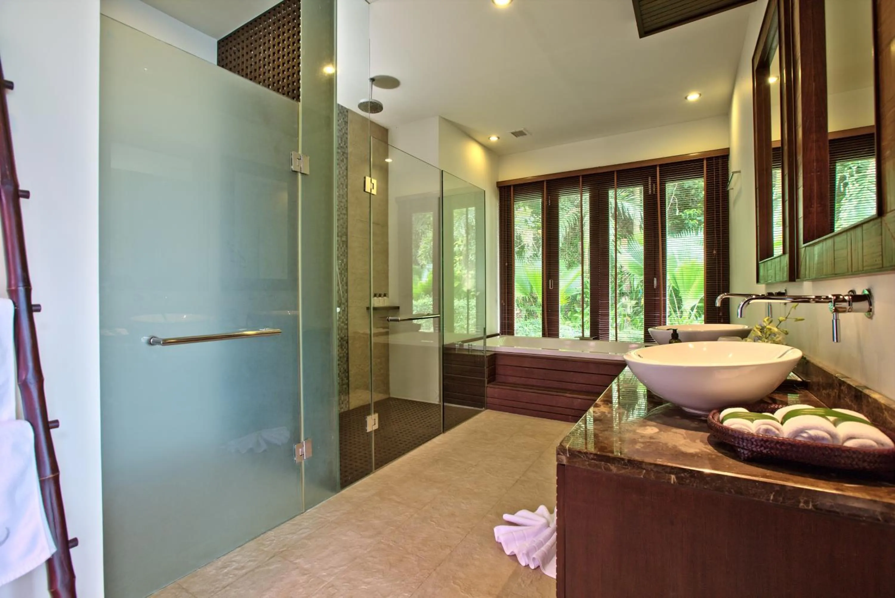 Bathroom, Bed in Dhevatara Cove