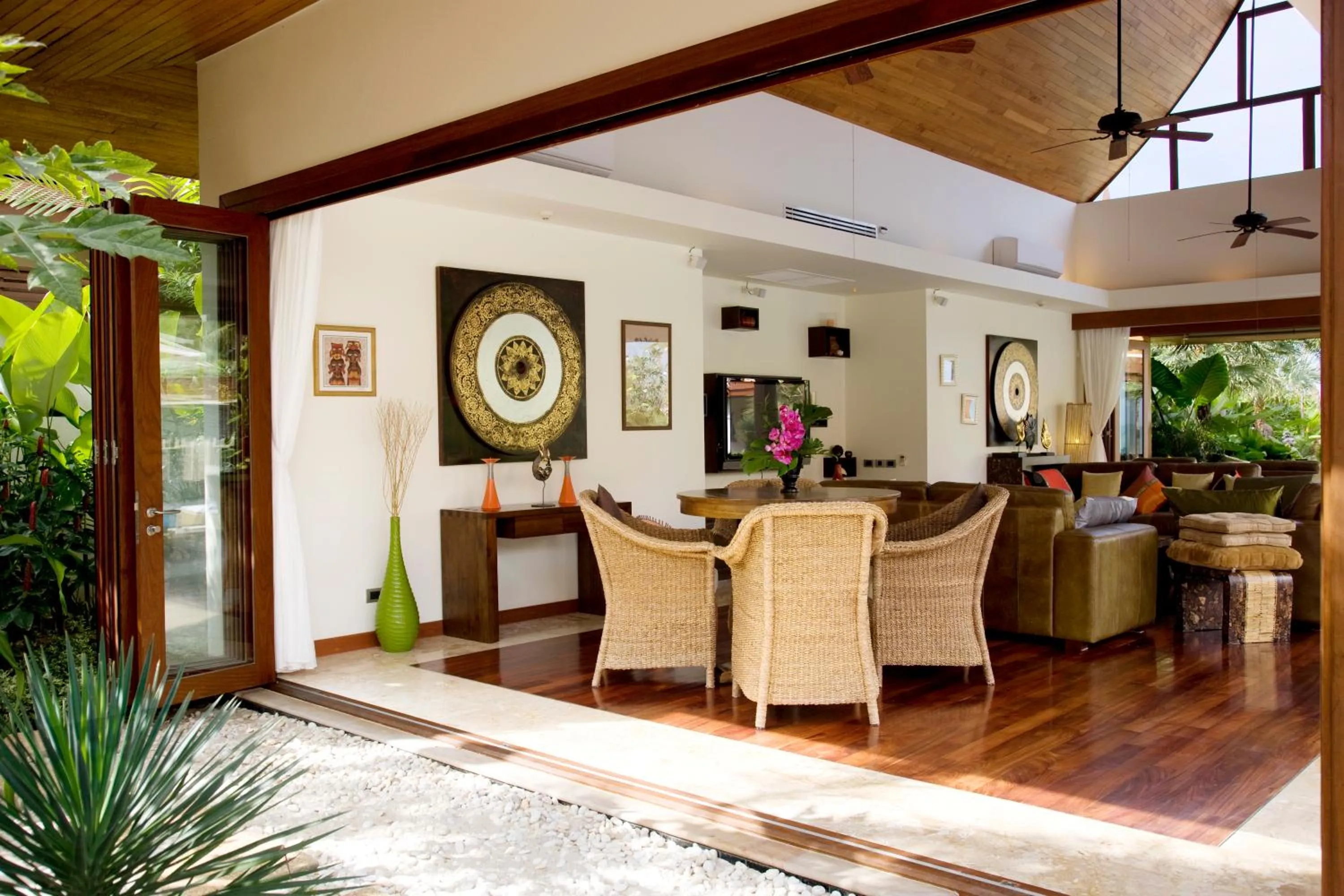 Living room in Dhevatara Cove