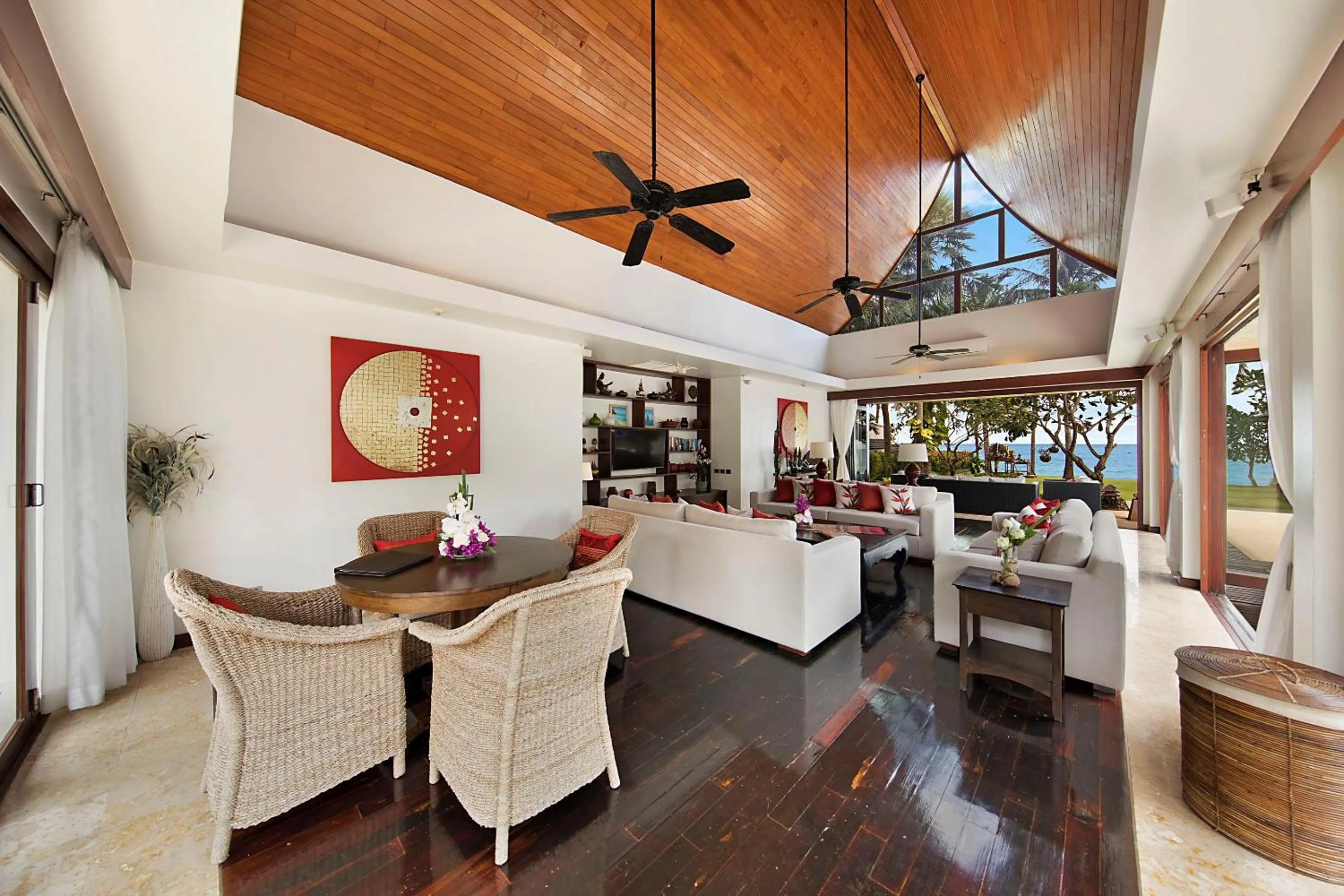 TV and multimedia in Dhevatara Cove