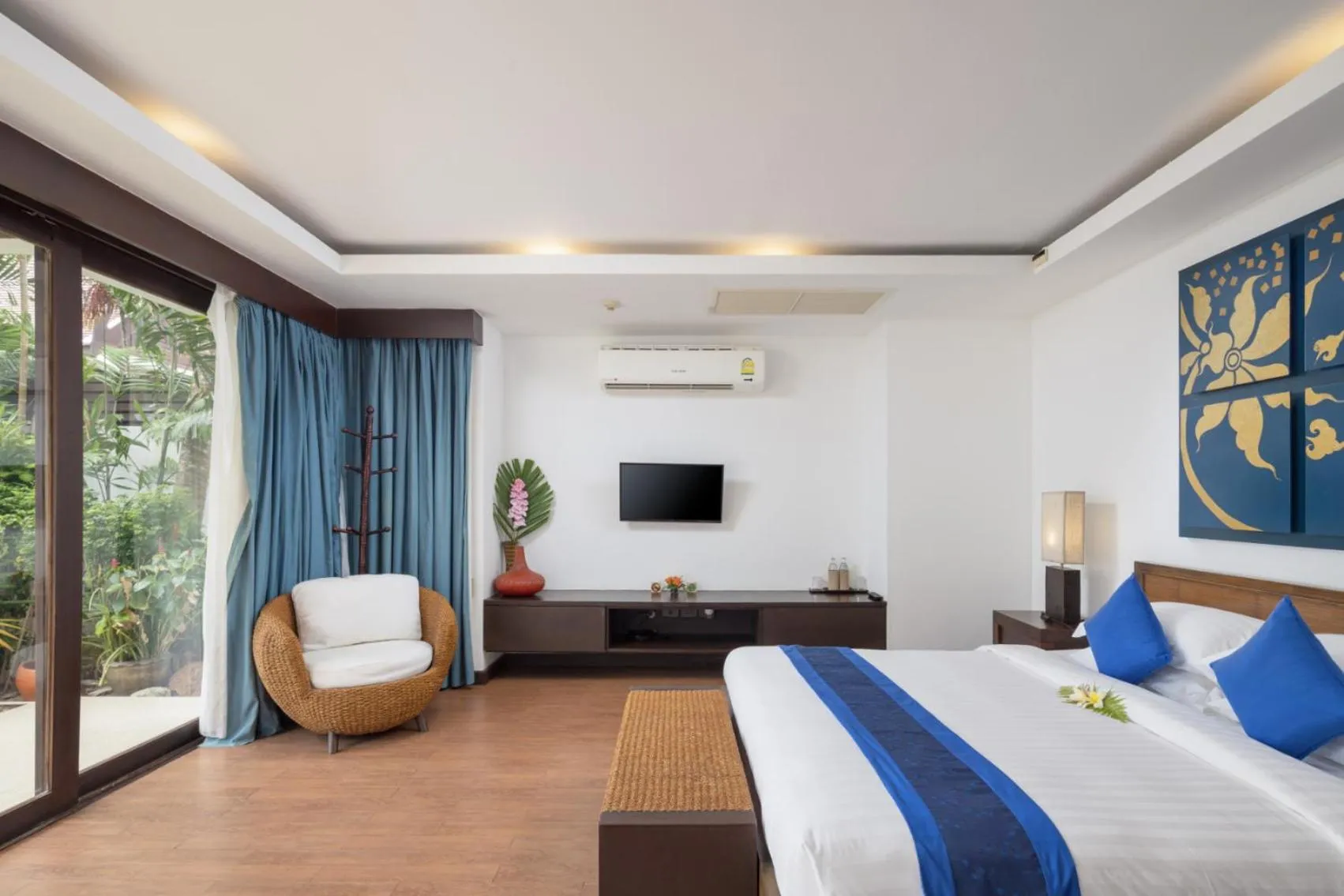 Bed in Dhevatara Cove