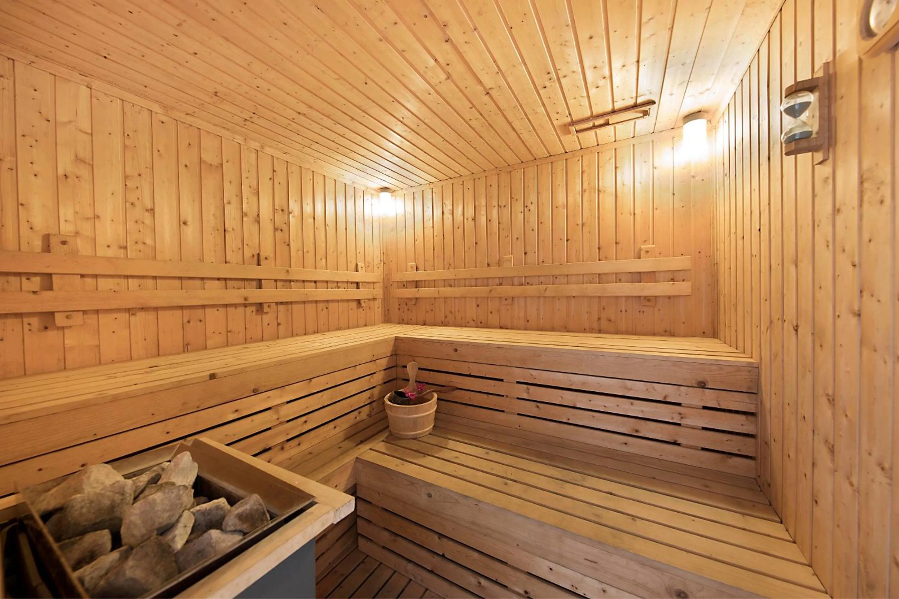 Sauna in Dhevatara Cove