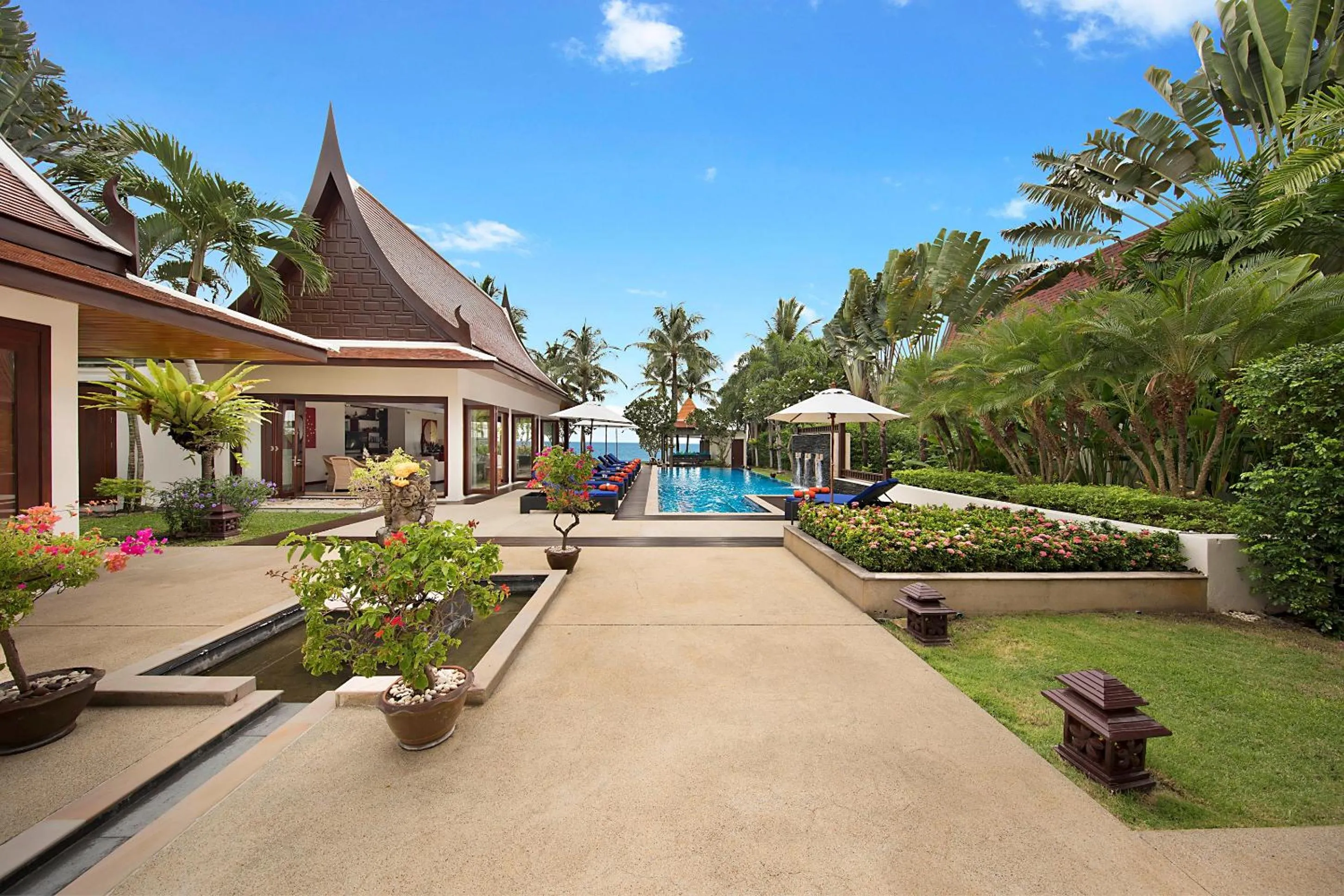 Facade/entrance in Dhevatara Cove