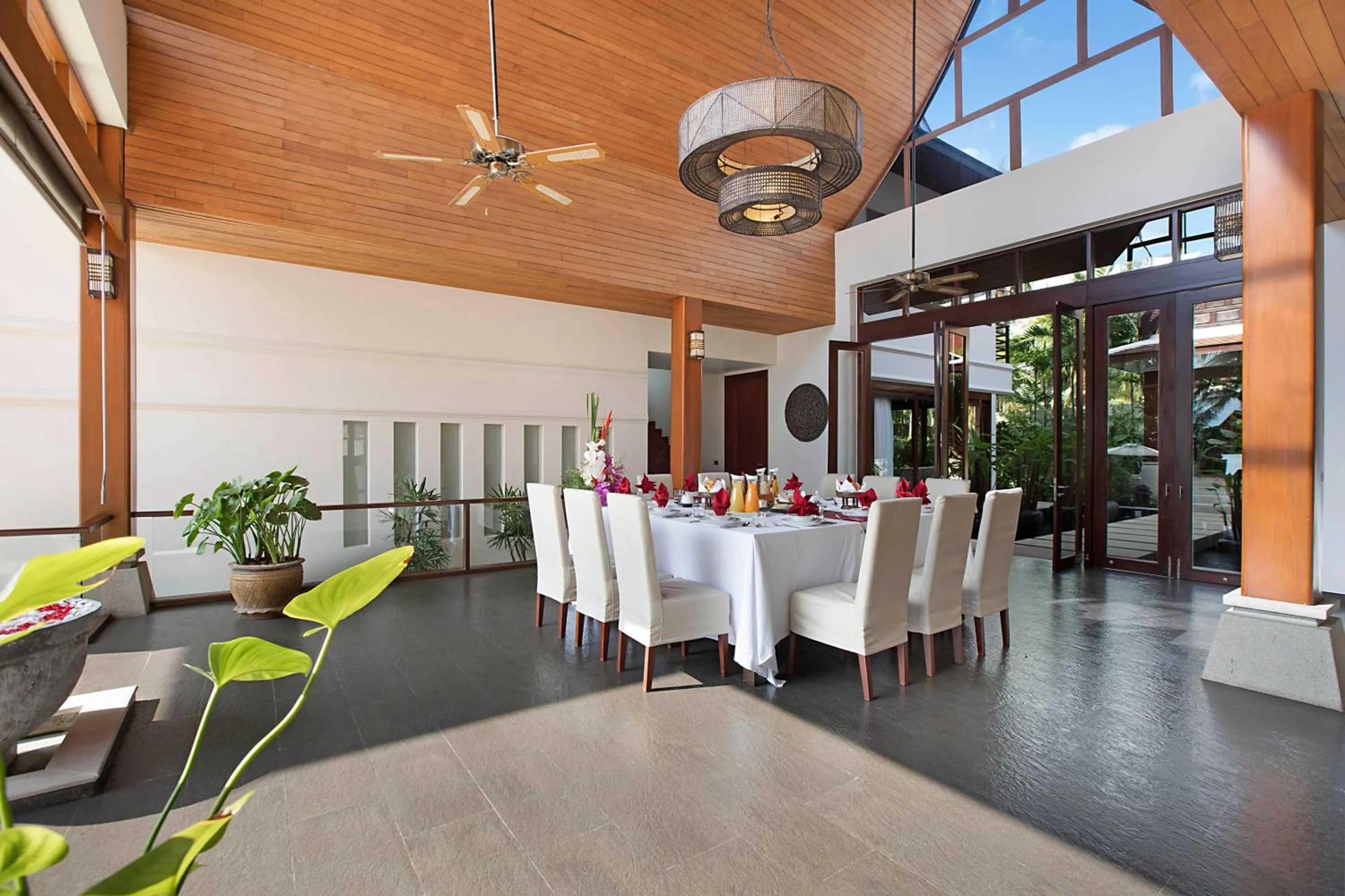 Photo of the whole room in Dhevatara Cove