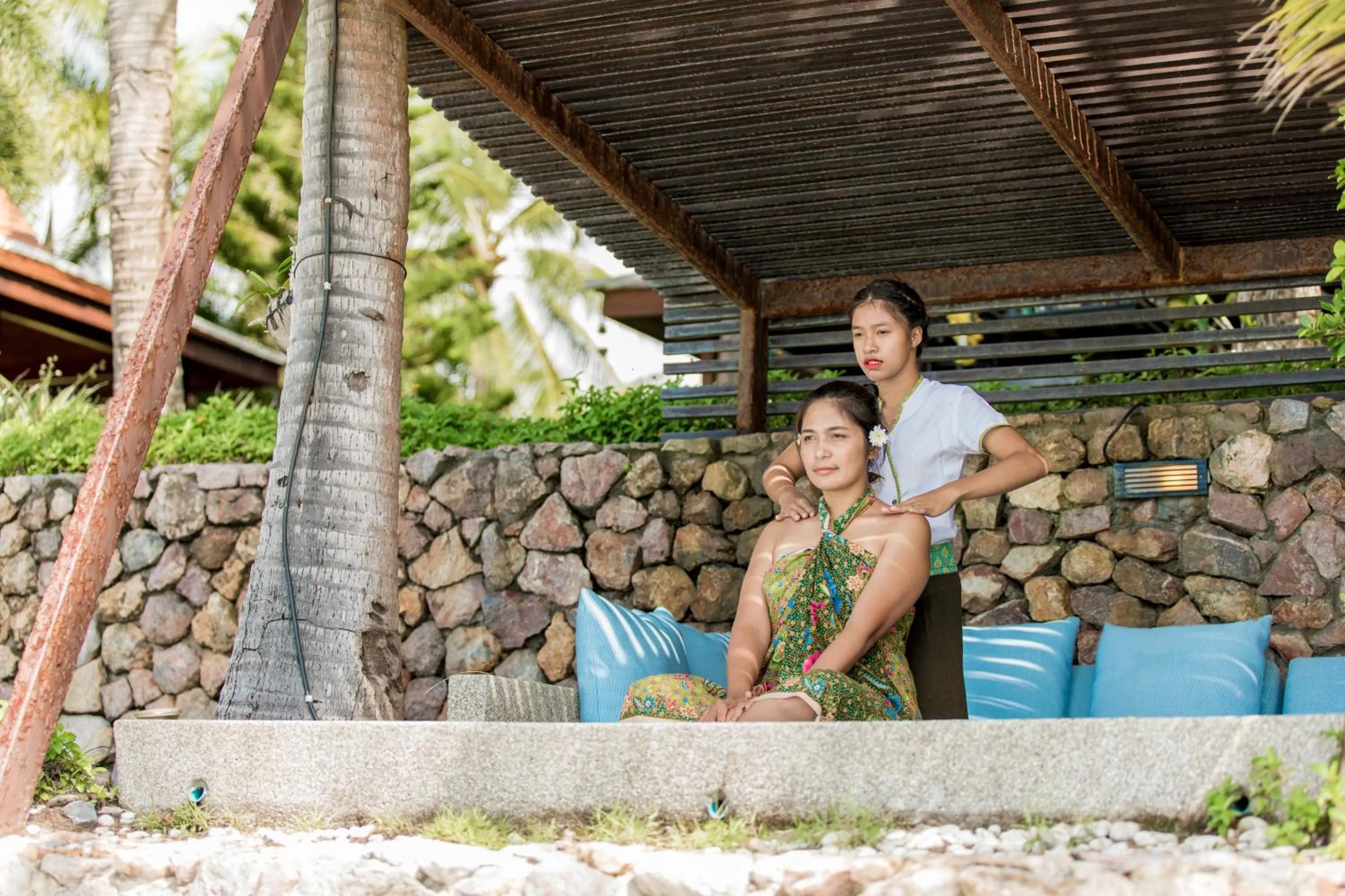 Massage in Dhevatara Cove