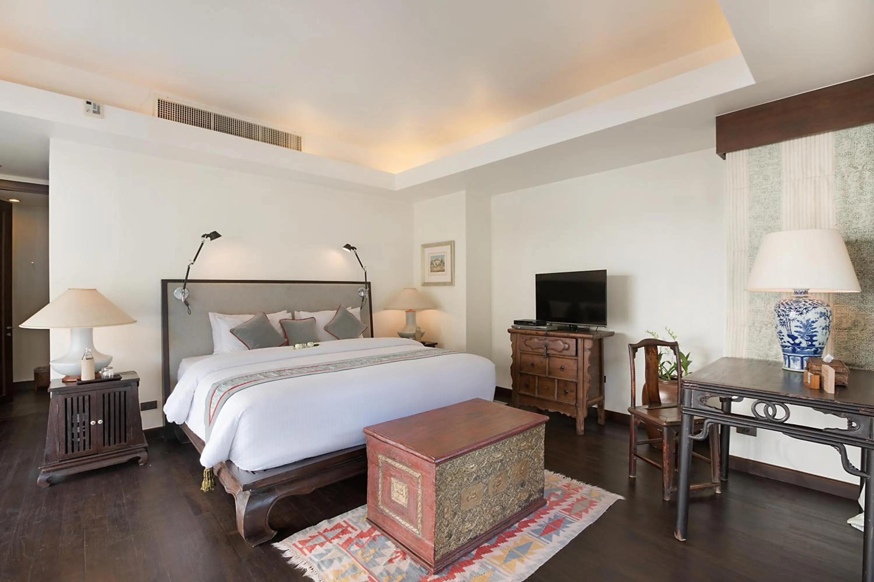Bed in Dhevatara Cove