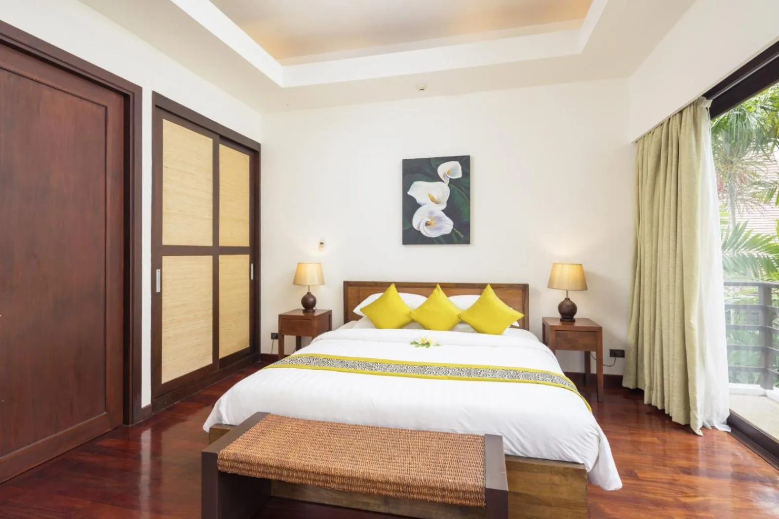 Bed in Dhevatara Cove