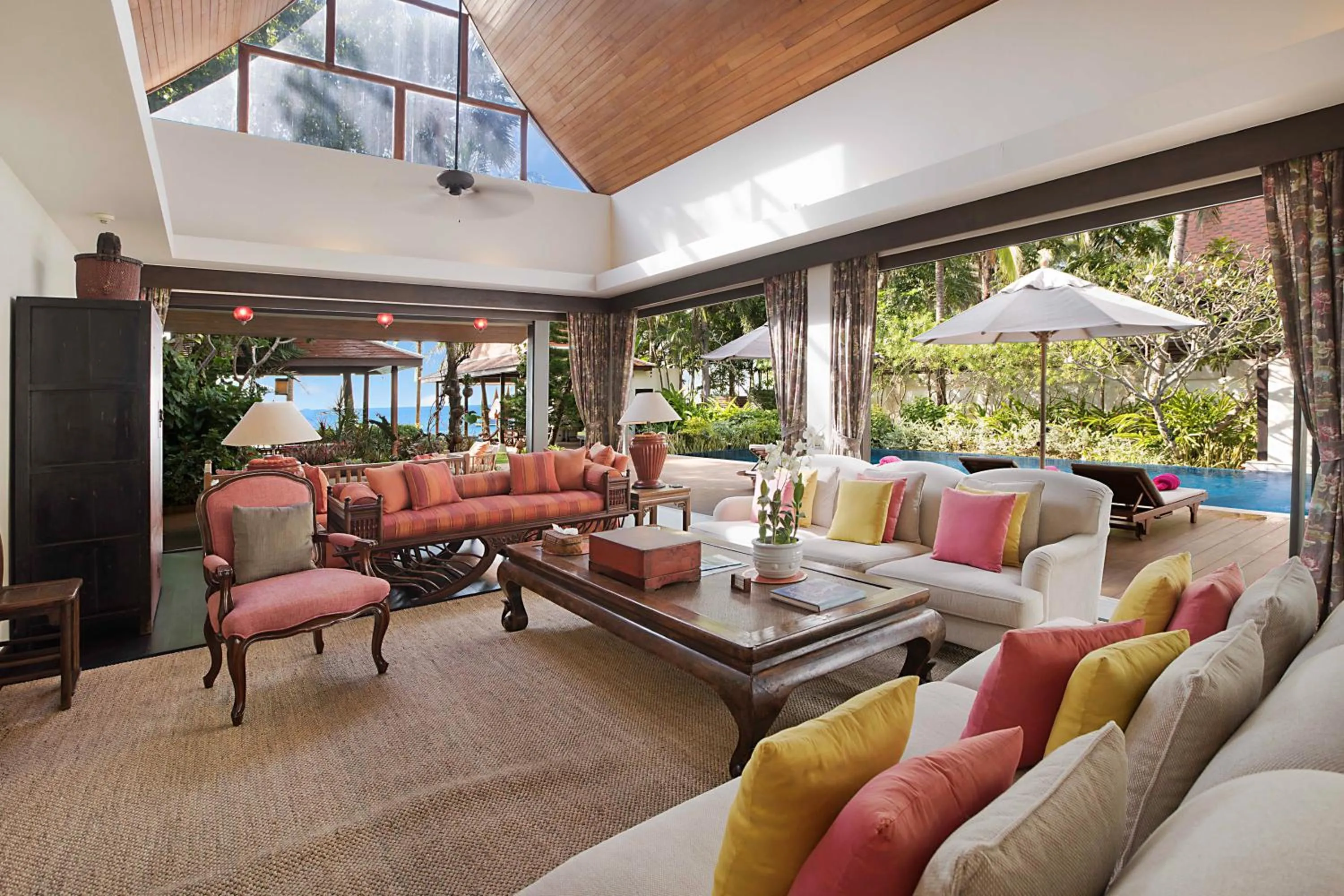 Living room in Dhevatara Cove