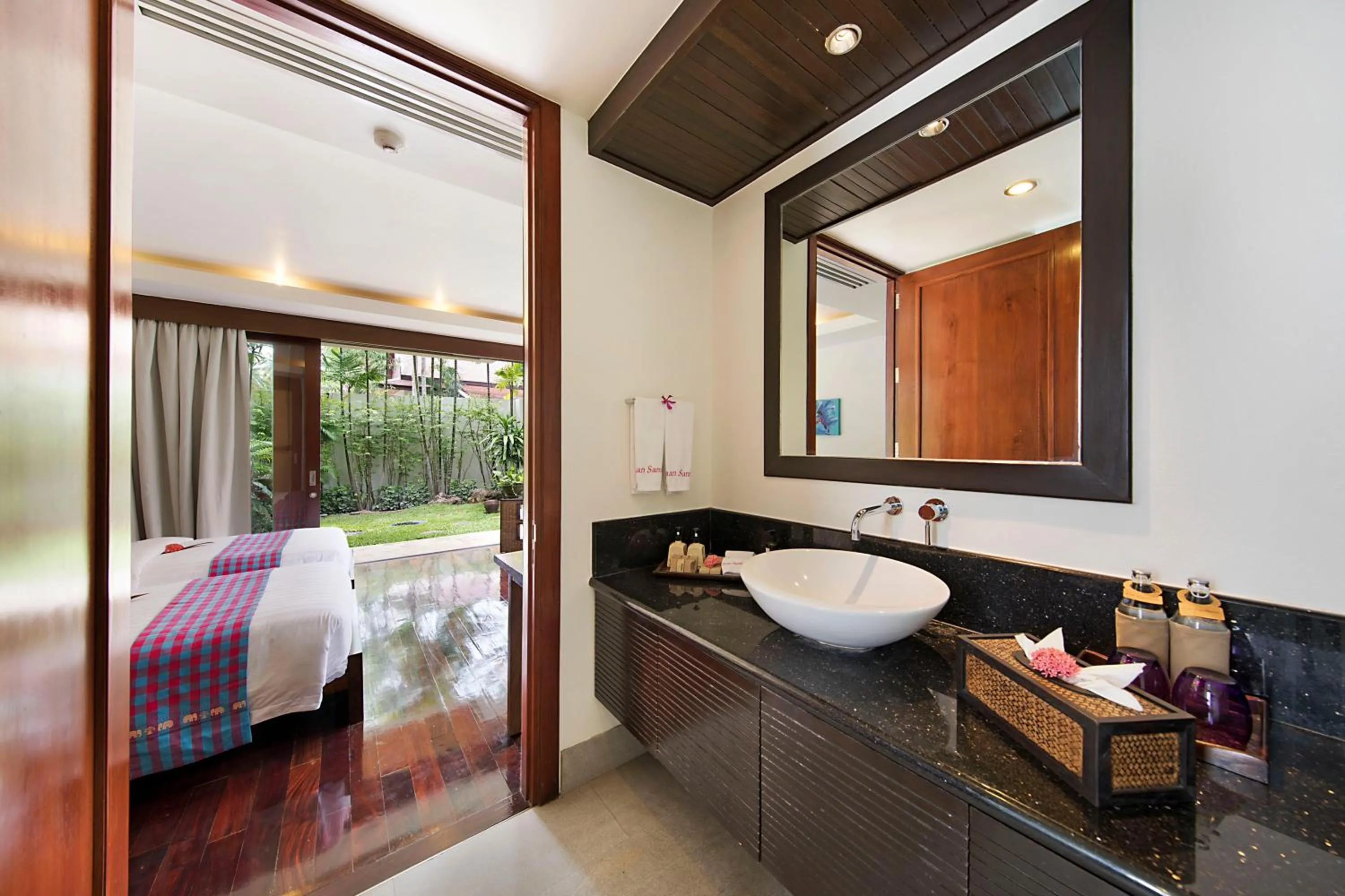Toilet in Dhevatara Cove
