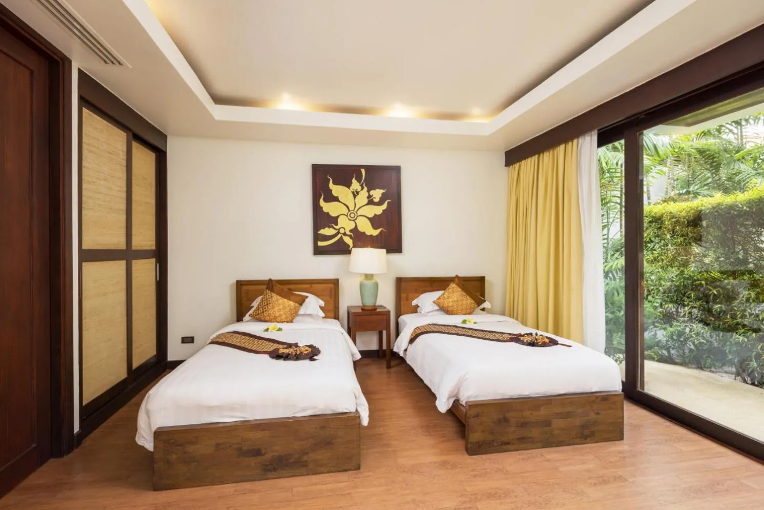 Bed in Dhevatara Cove