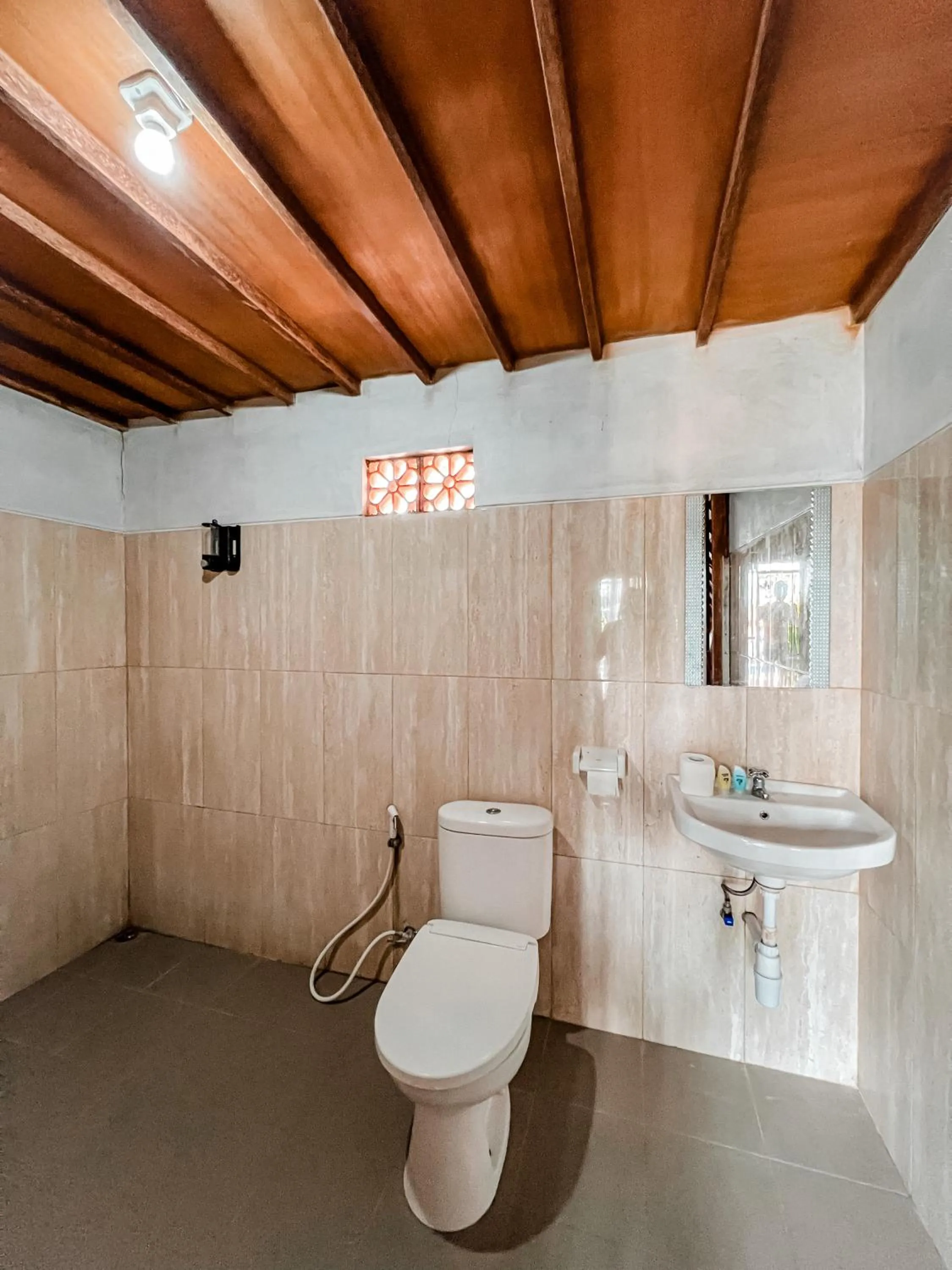 Toilet in Gayatri Bungalows