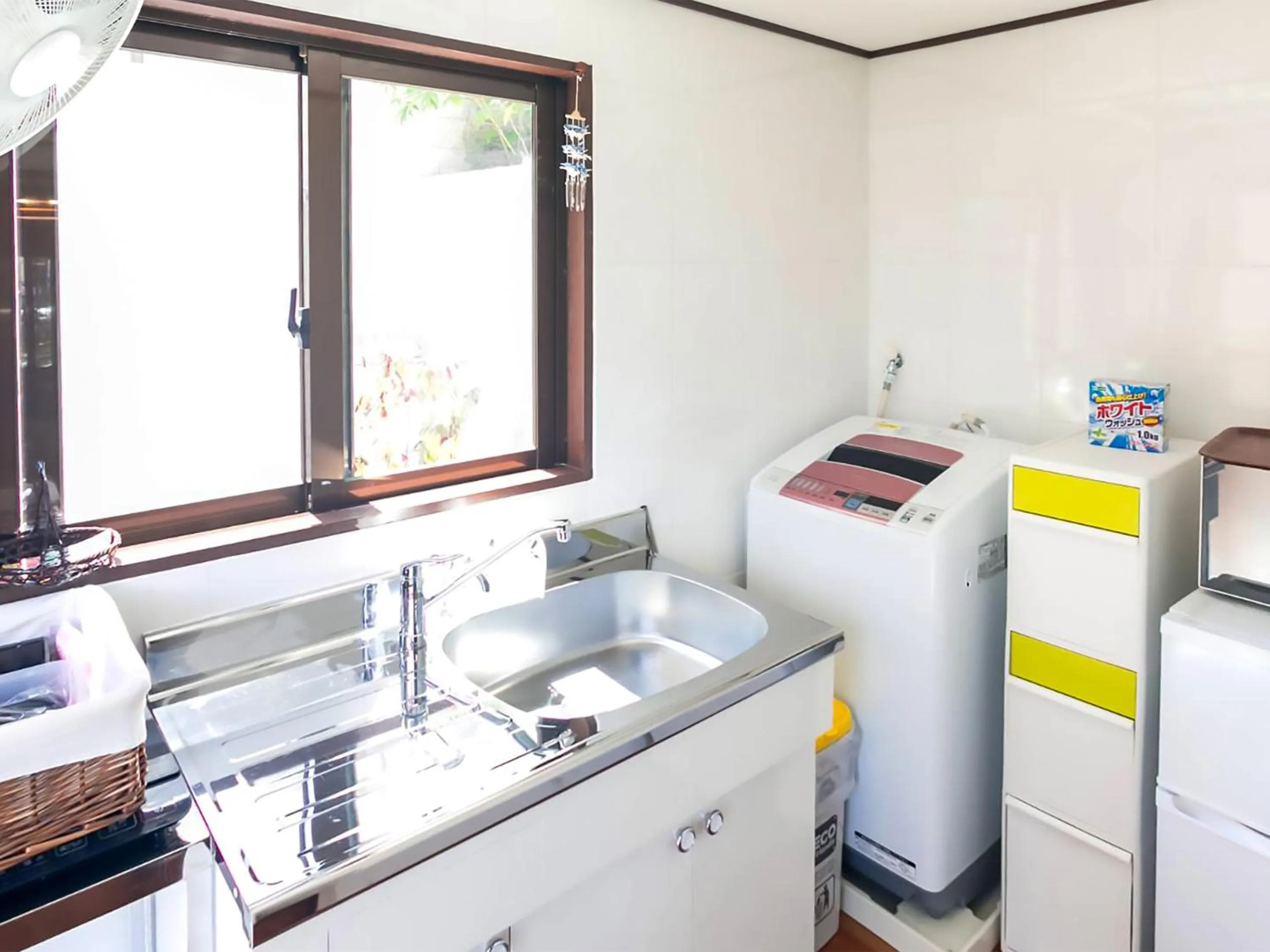 Kitchen or kitchenette in 国際通りと牧志駅まで徒歩5分 庭付き素敵な古民家 わらゆんSO 松武の古民家Traditional house